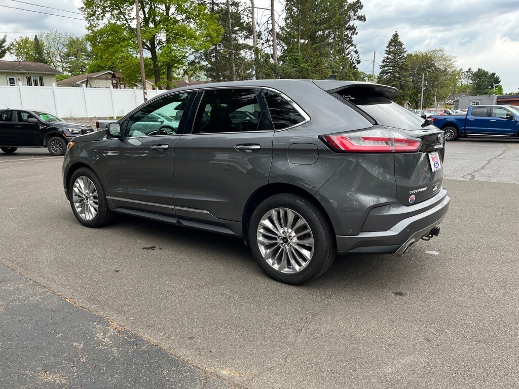 2021 Ford Edge Titanium photo 2