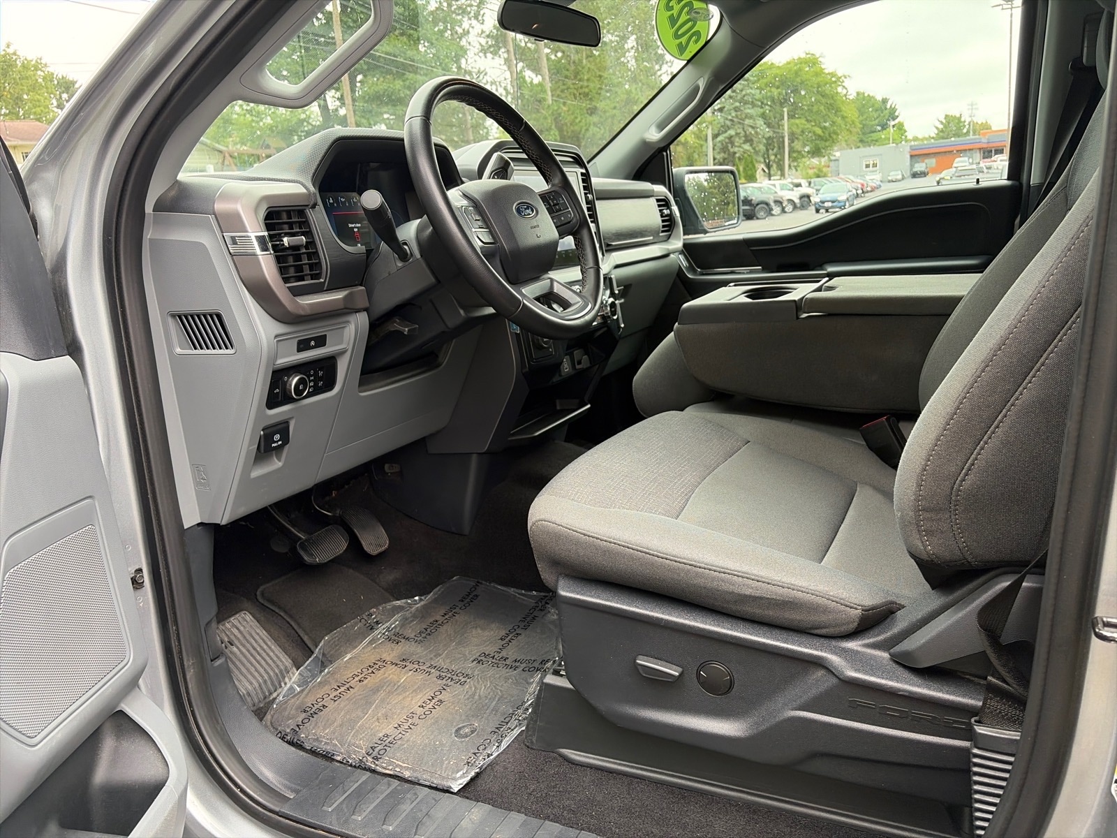 2025 Ford F-150 XLT - Photo 9