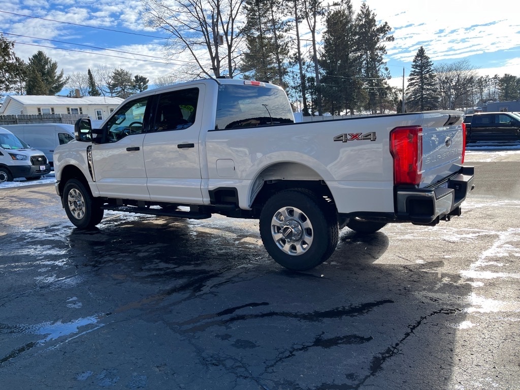 Used 2023 Ford F-350 Super Duty XLT Truck Crew Cab