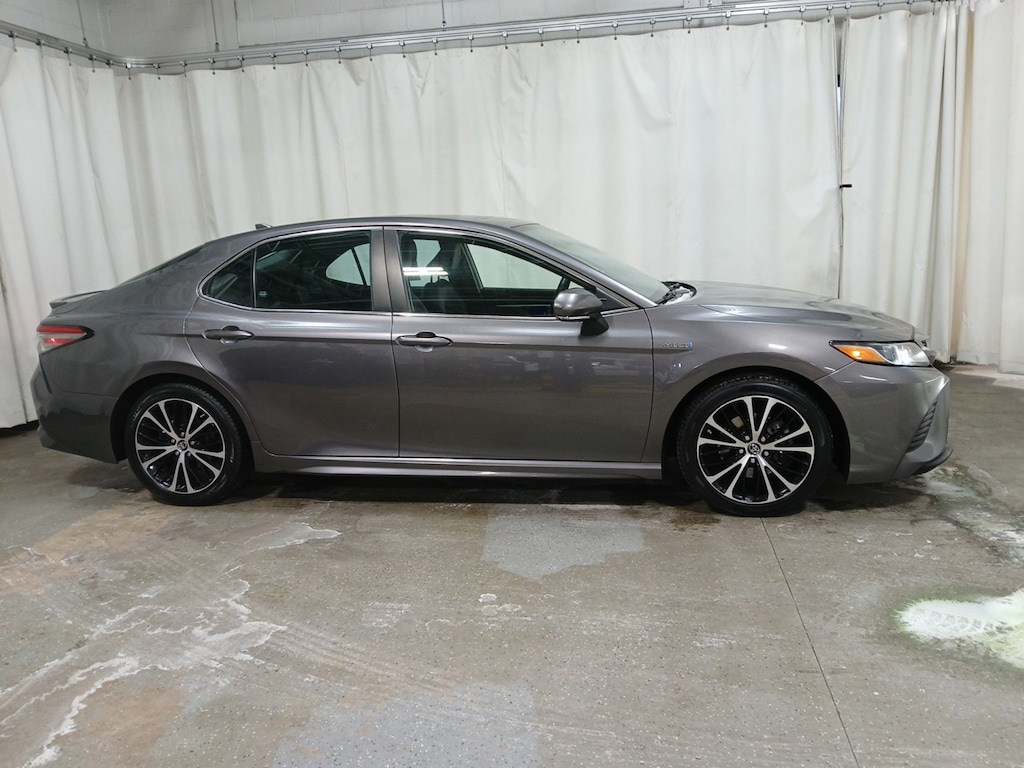 Used 2019 Toyota Camry Hybrid Hybrid SE Sedan