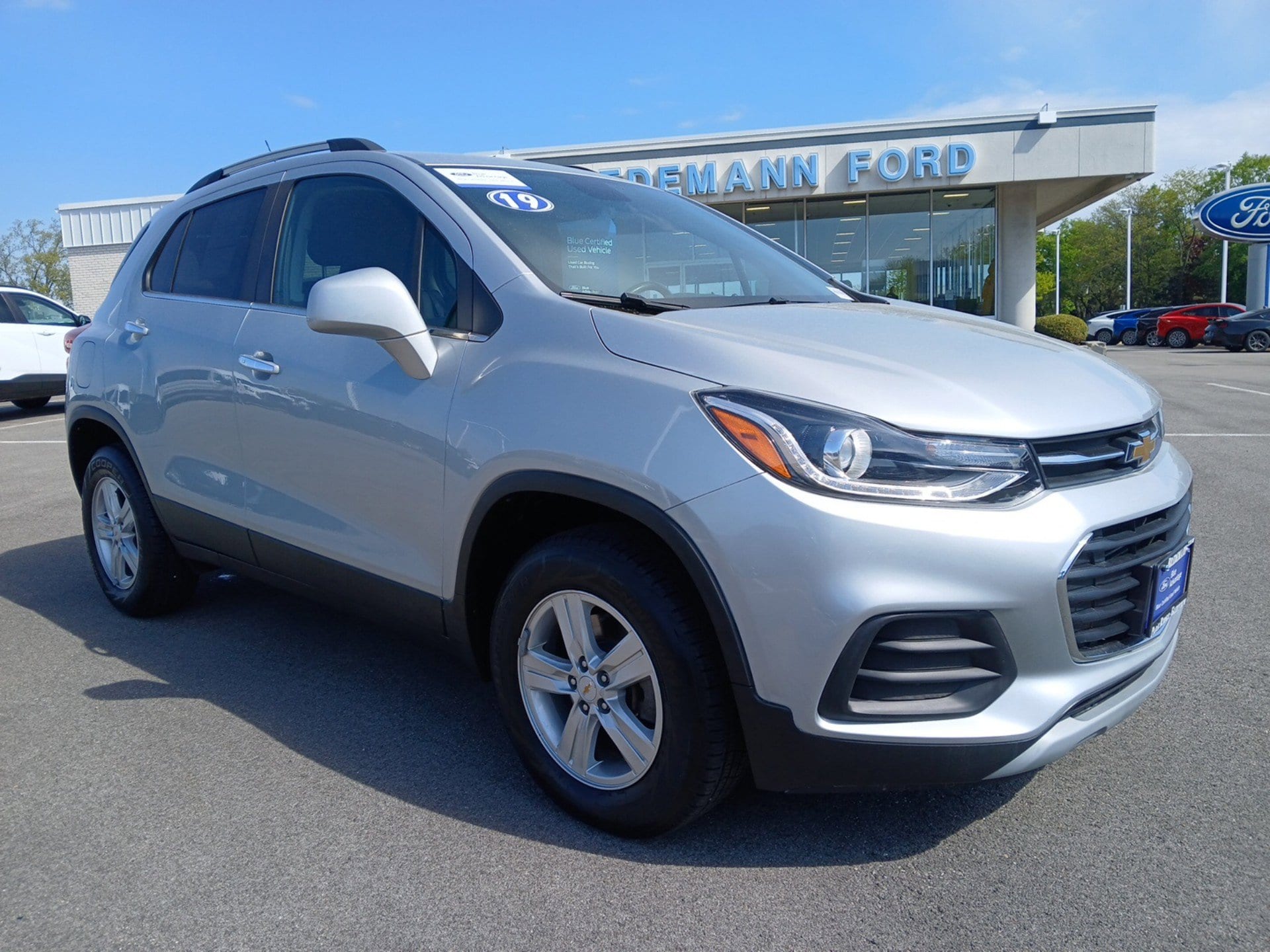 Certified 2019 Chevrolet Trax LT with VIN KL7CJPSB4KB953722 for sale in Glenview, IL