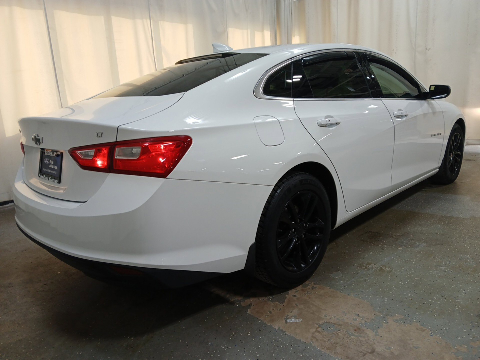 2018 Chevrolet Malibu 1LT photo 2