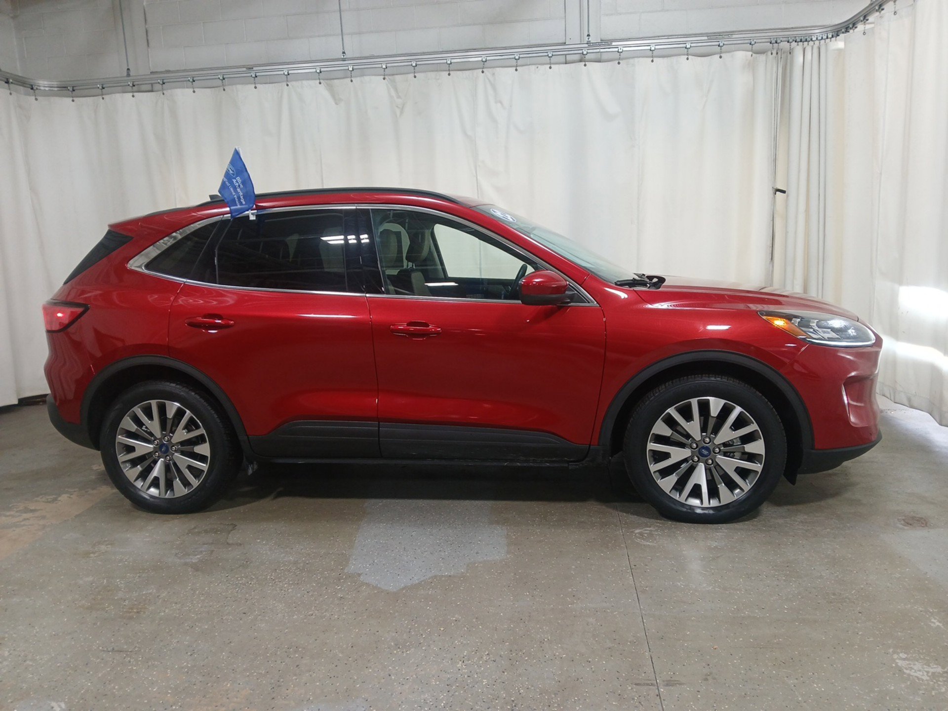 2022 Ford Escape Titanium Hybrid photo 3