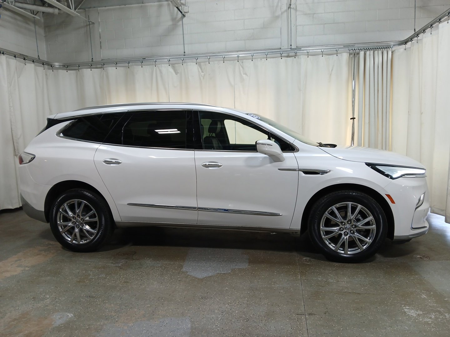 2023 Buick Enclave Premium photo 2