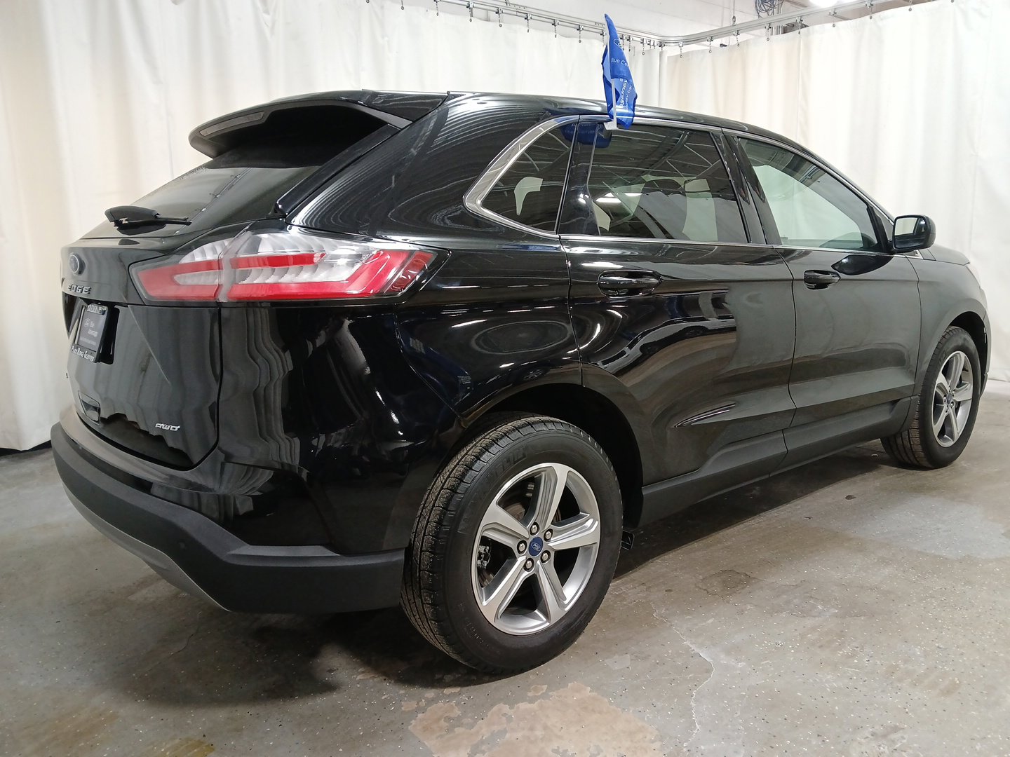 2022 Ford Edge Titanium photo 3