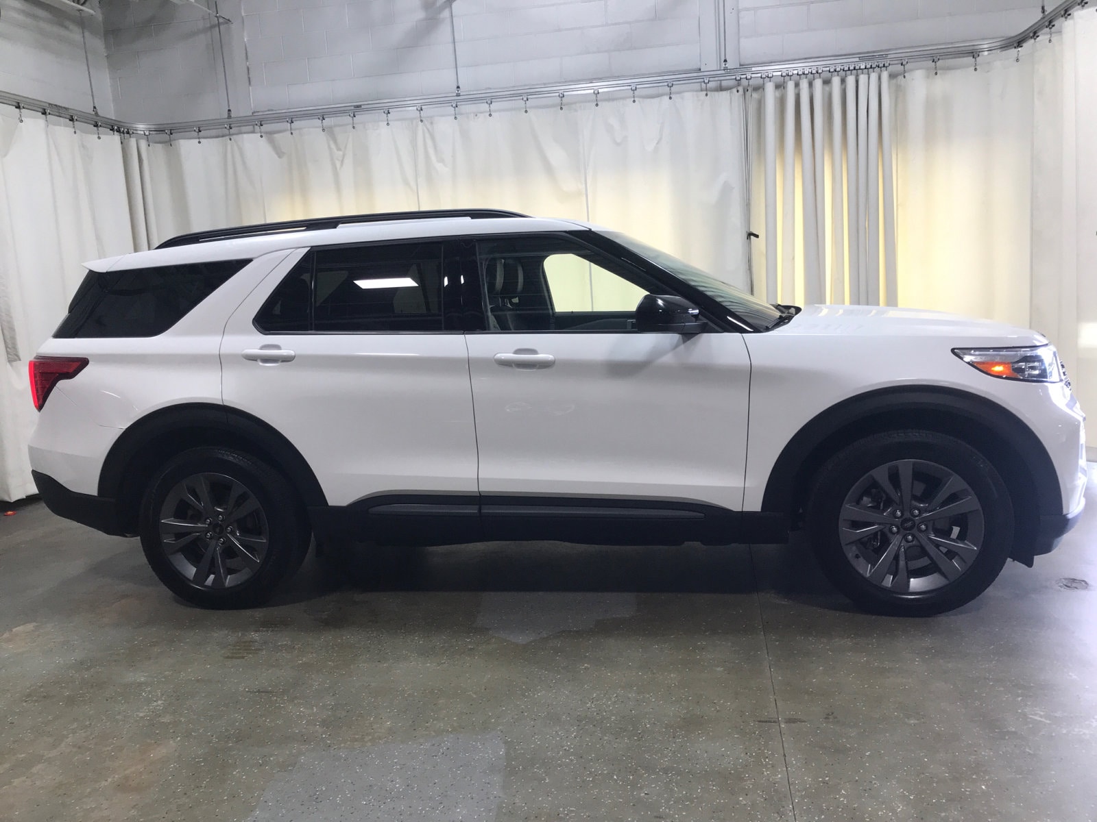 Used 2022 Ford Explorer XLT with VIN 1FMSK8DH3NGA91647 for sale in Glenview, IL