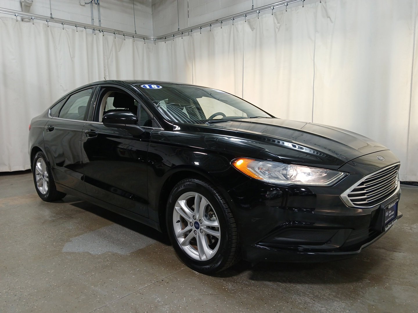 2018 Ford Fusion SE photo 2
