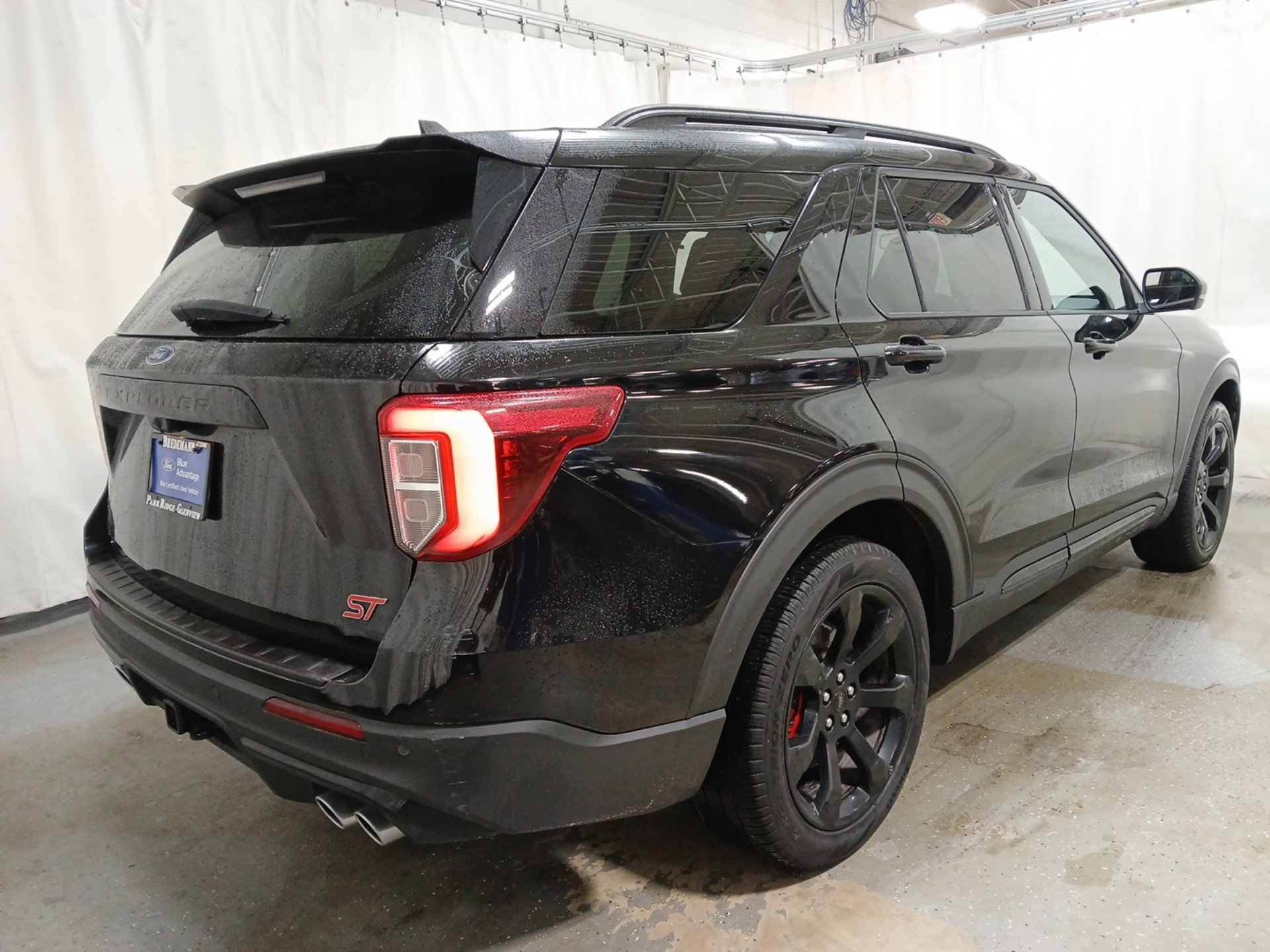 2022 Ford Explorer ST photo 2