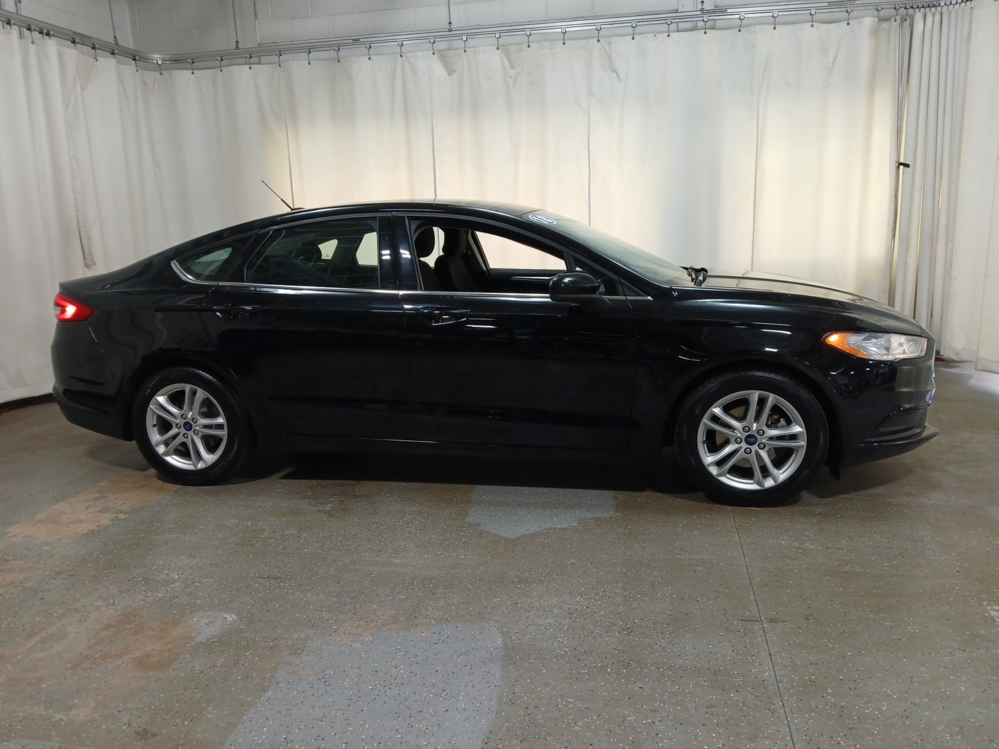2018 Ford Fusion SE photo 3