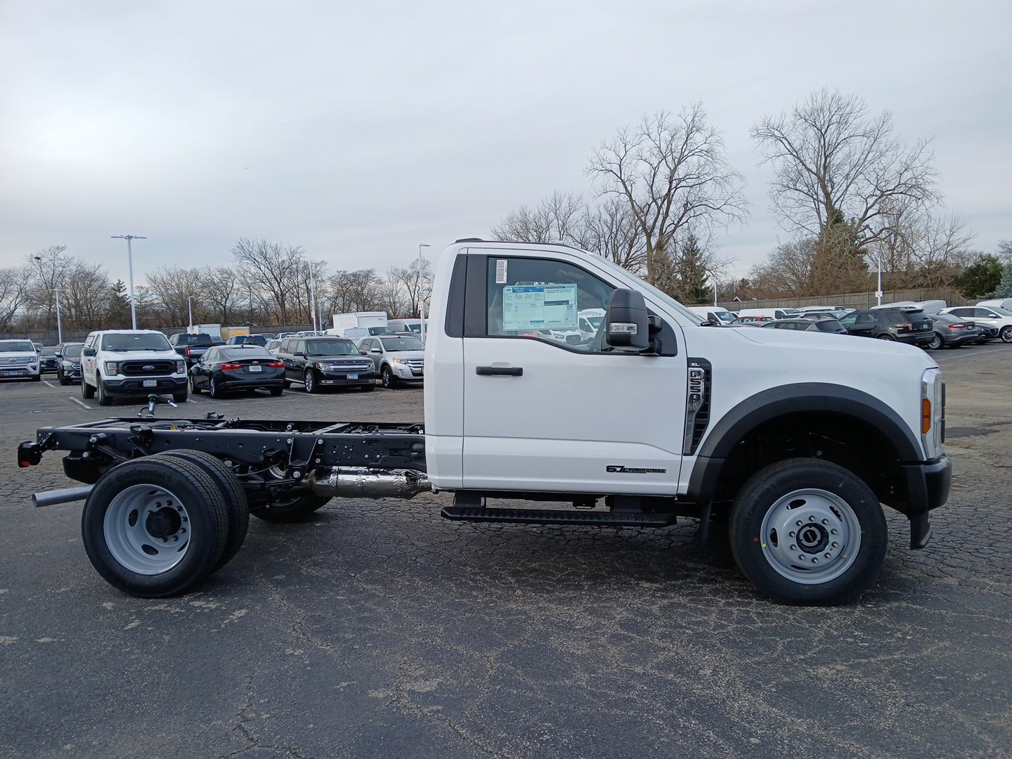 2024 Ford F-550 photo 2