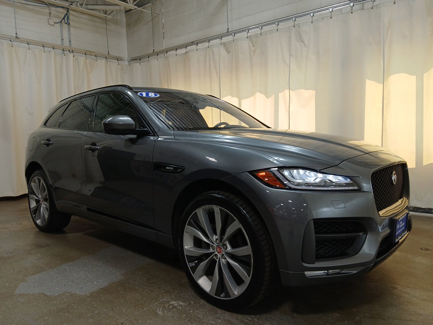 2018 Jaguar F-PACE R-Sport photo 2
