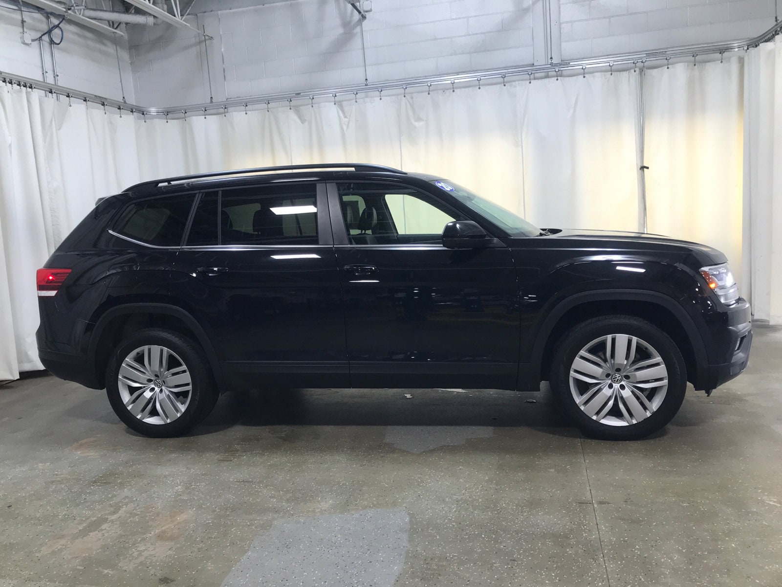 Used 2020 Volkswagen Atlas SE w/Tech with VIN 1V2UR2CA9LC502434 for sale in Glenview, IL