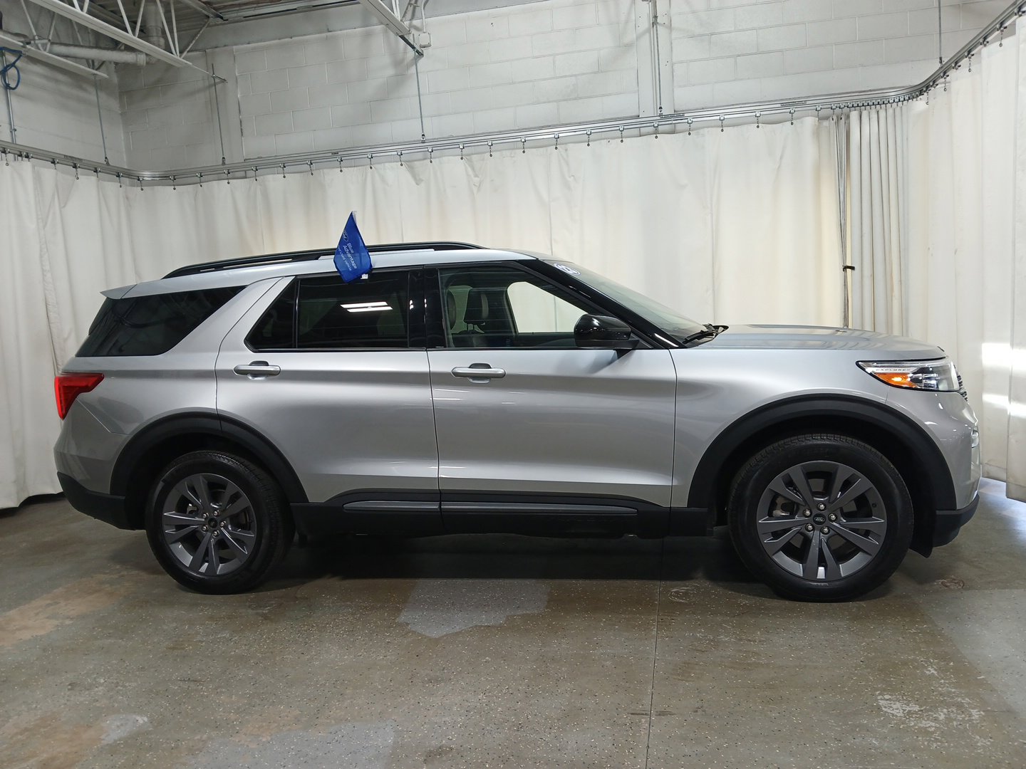 2023 Ford Explorer XLT photo 2