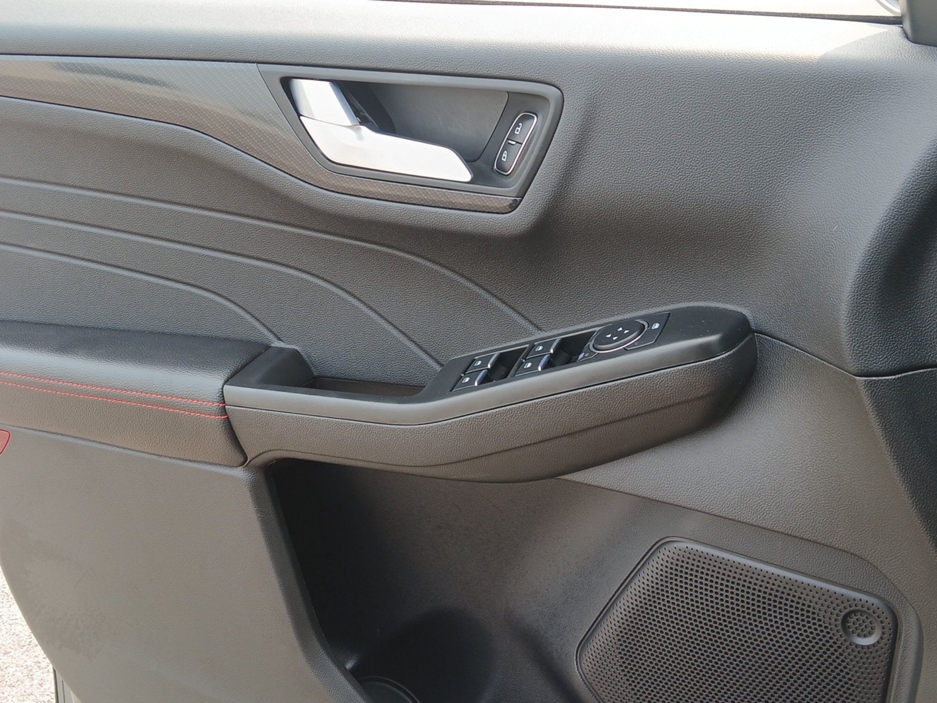2026 Ford Escape ST-Line - Photo 16