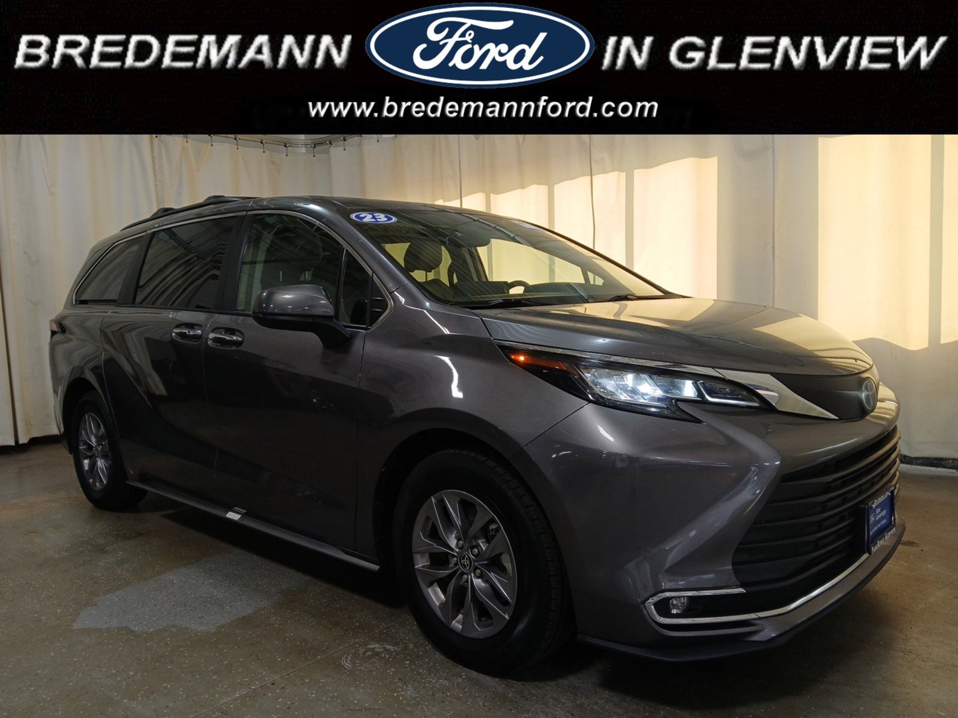 2023 Toyota Sienna XLE's photo