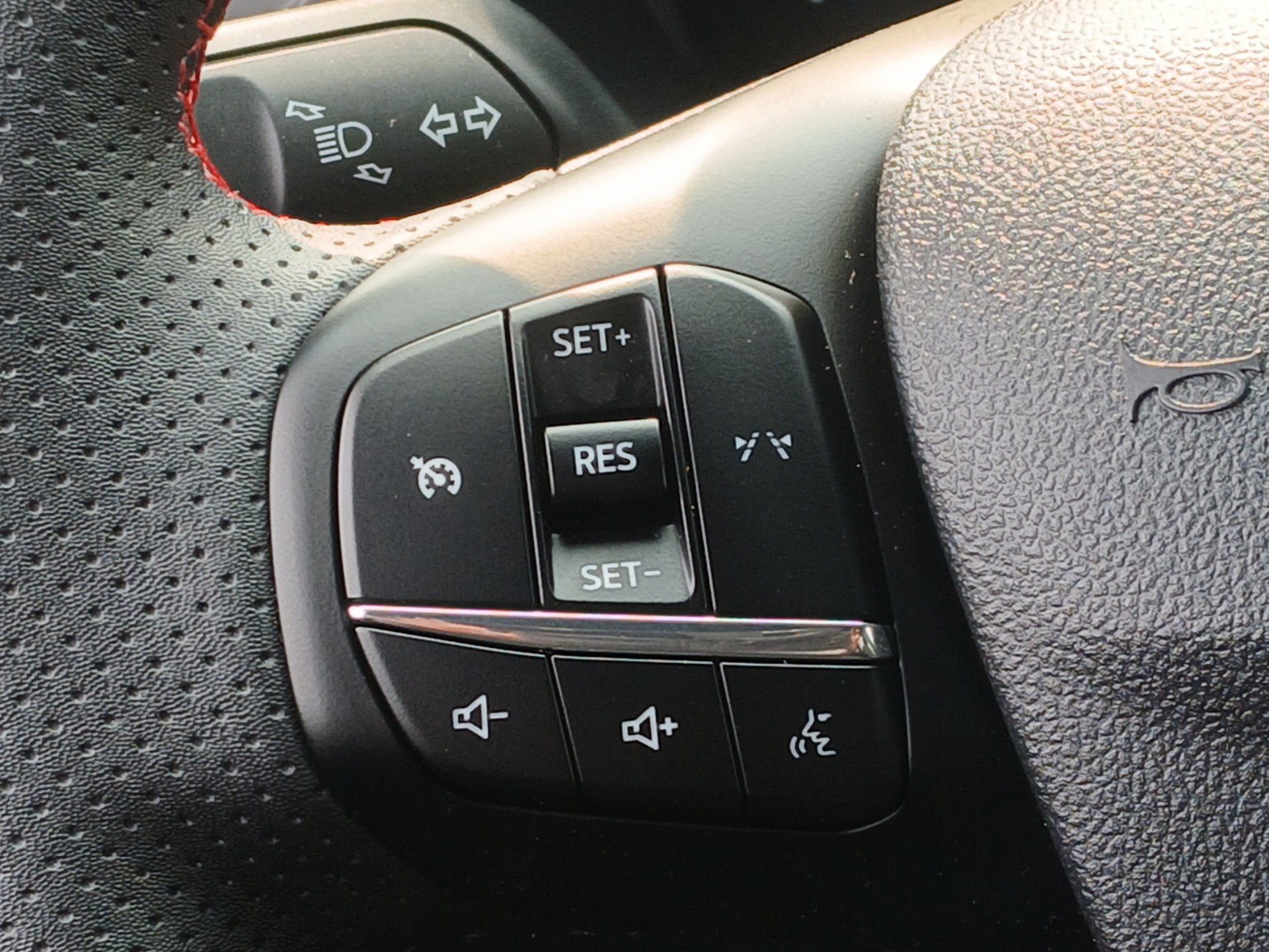 2026 Ford Escape ST-Line - Photo 9