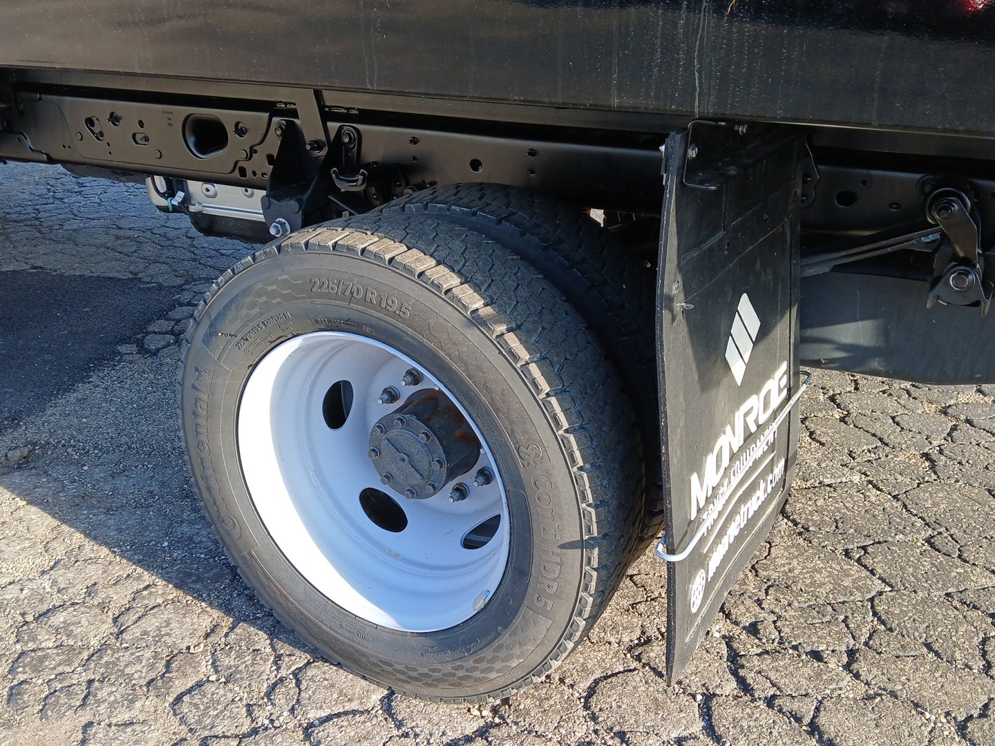 2024 Ford F-450 Super Duty Chassis Cab XL - Photo 19