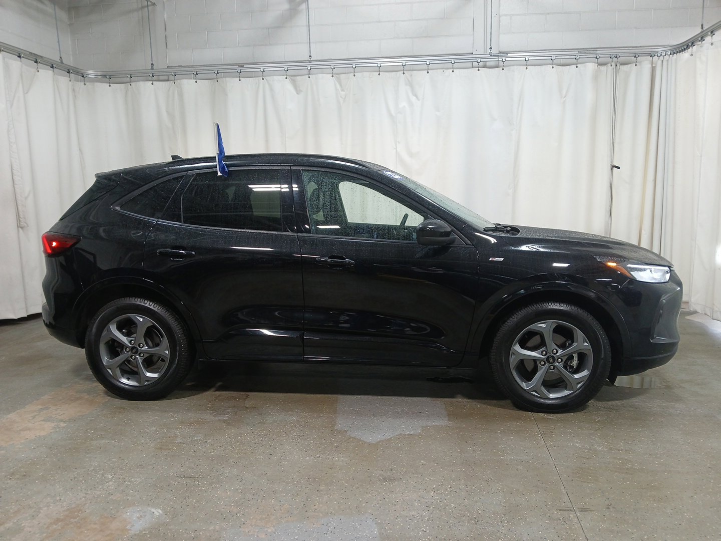 2023 Ford Escape ST-Line Select photo 2