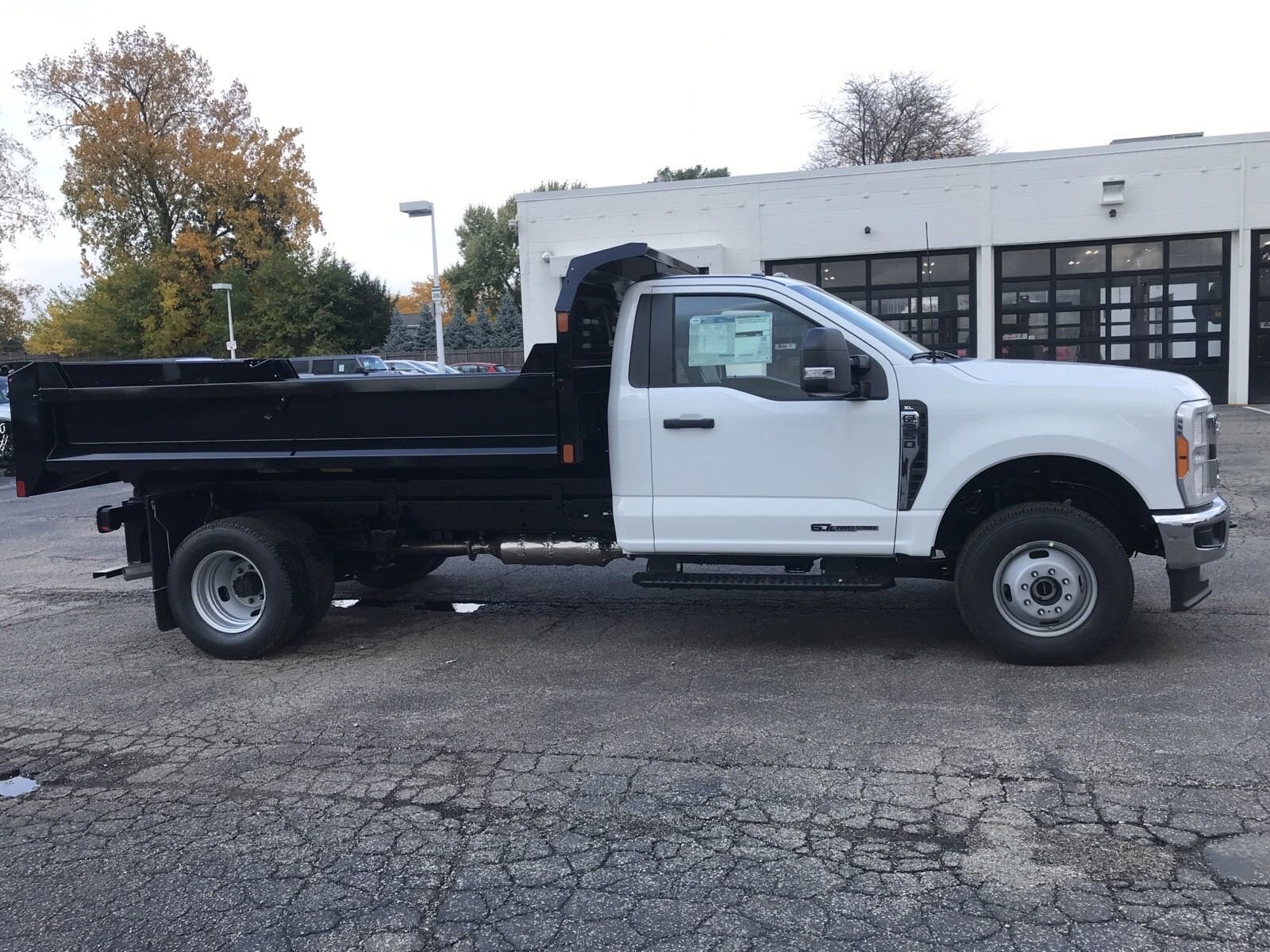 2023 Ford F-350 photo 2