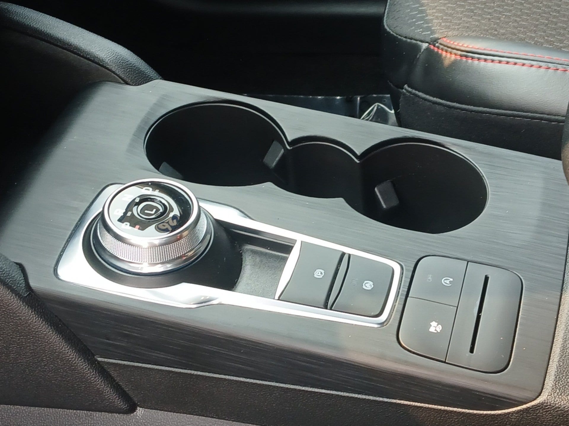2026 Ford Escape ST-Line - Photo 13