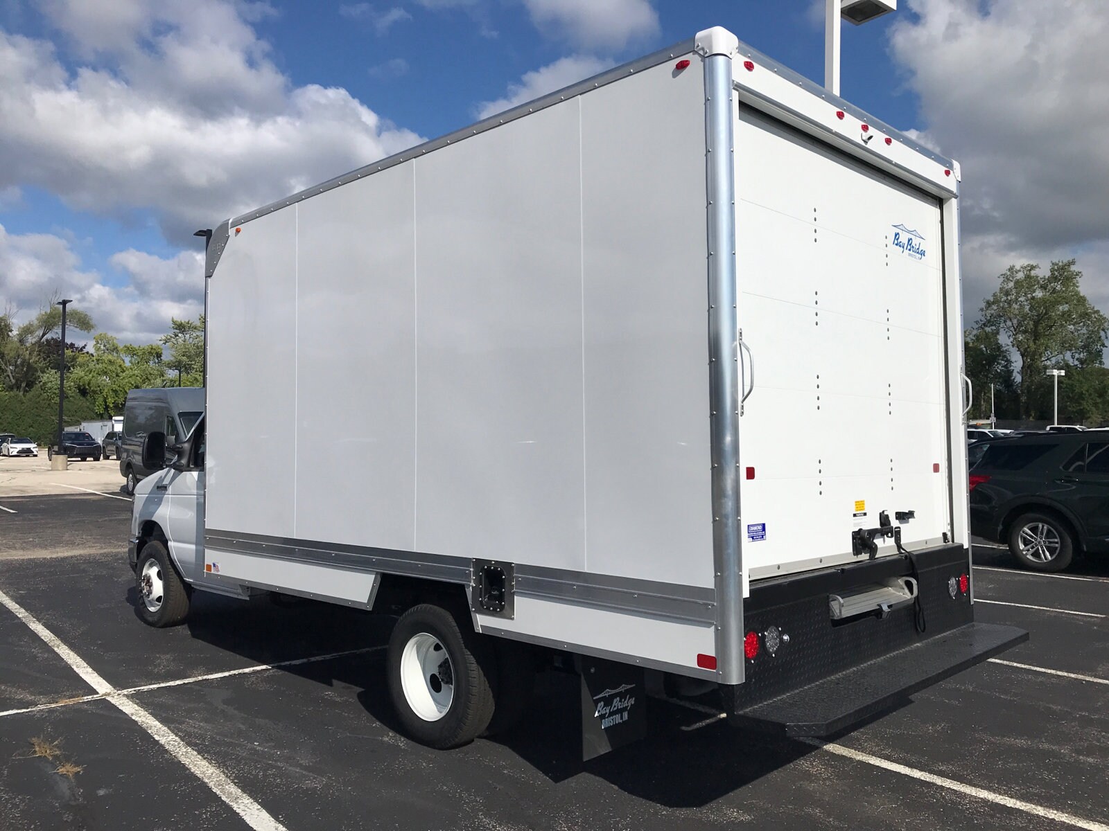 2025 Ford E-350 photo 4