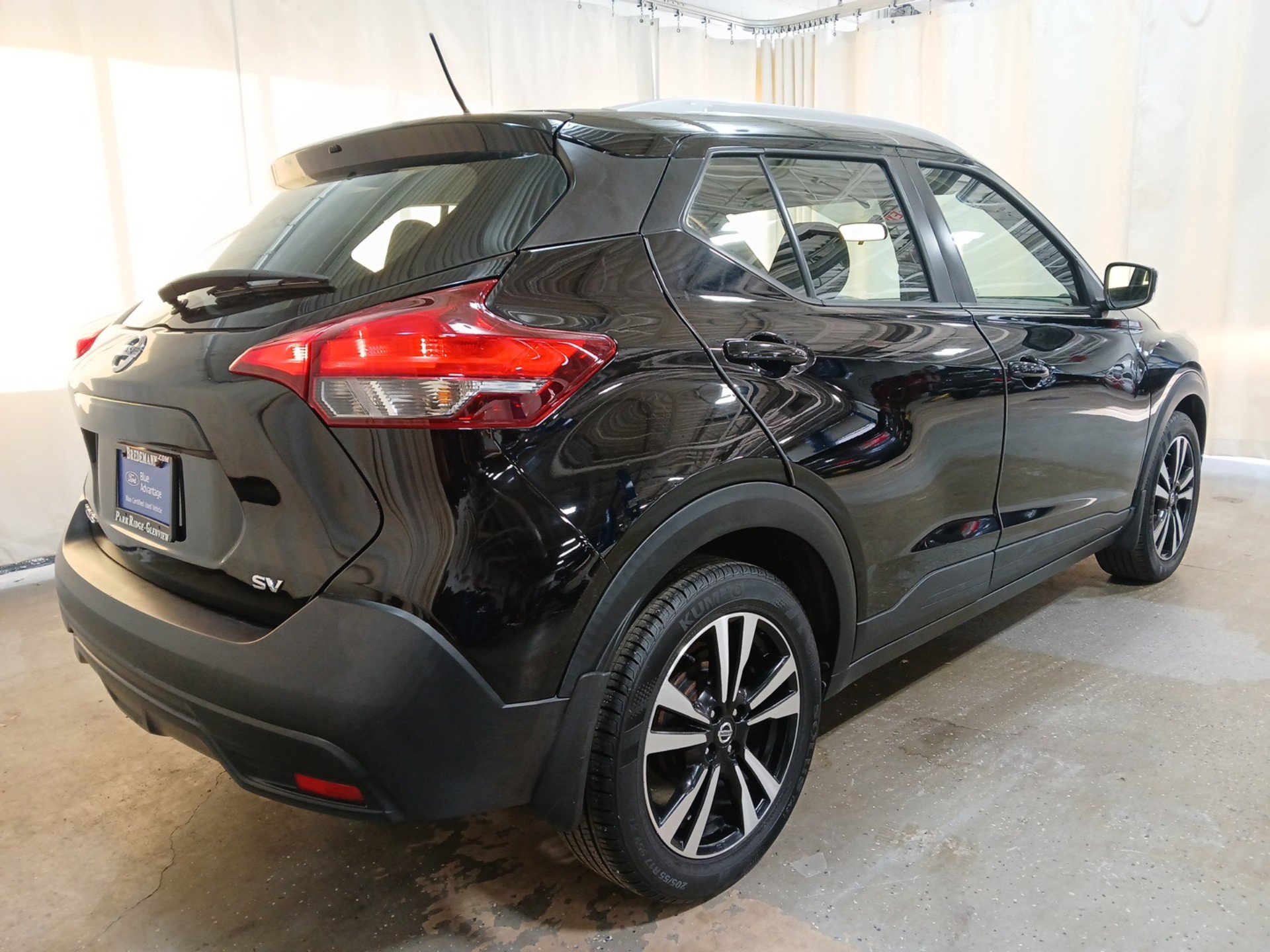 2019 Nissan Kicks SV photo 2