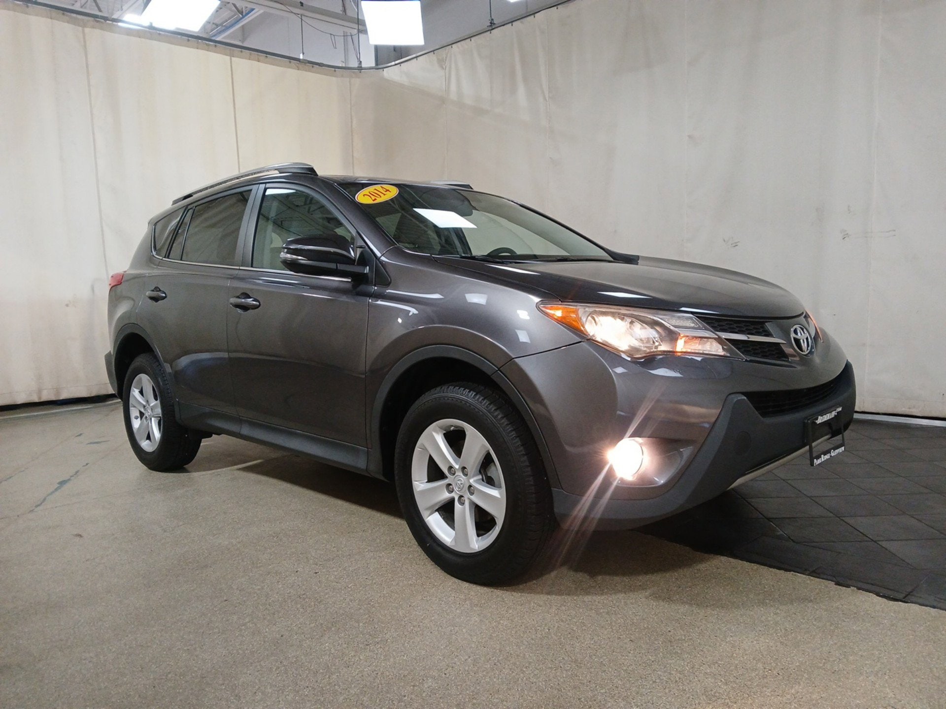 Used 2014 Toyota RAV4 XLE with VIN 2T3RFREV7EW196701 for sale in Park Ridge, IL