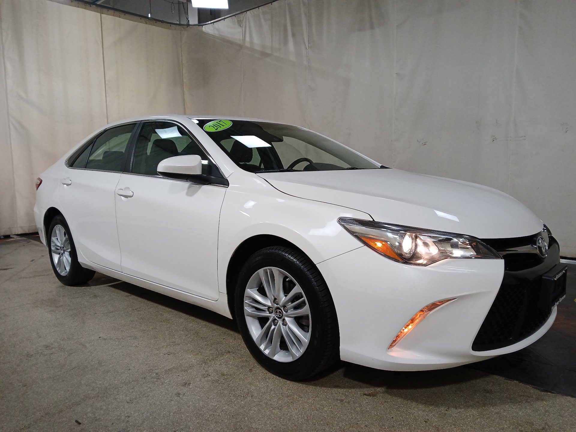 Certified 2017 Toyota Camry SE with VIN 4T1BF1FK4HU387335 for sale in Park Ridge, IL