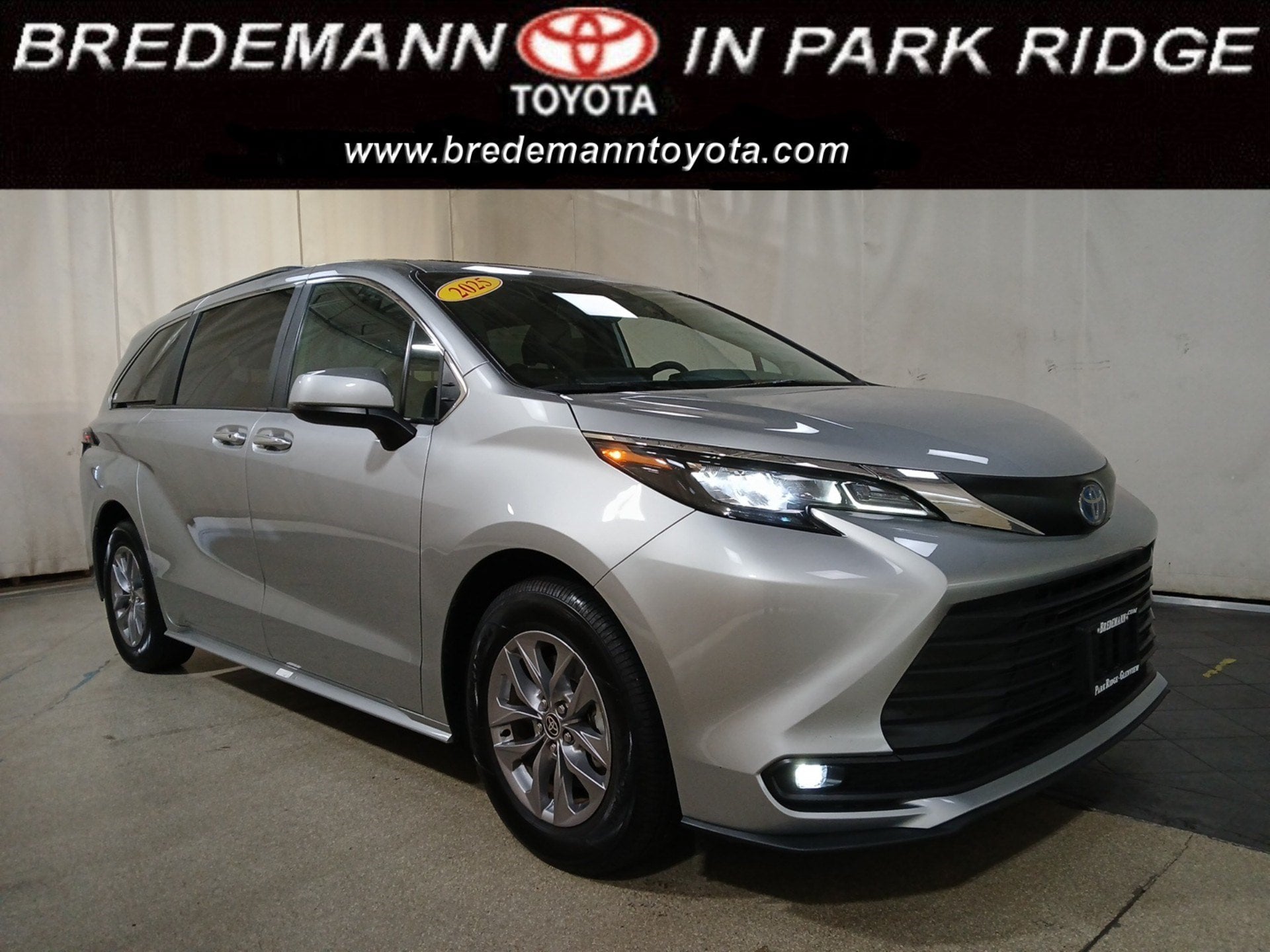 2025 Toyota Sienna Van Passenger Van 