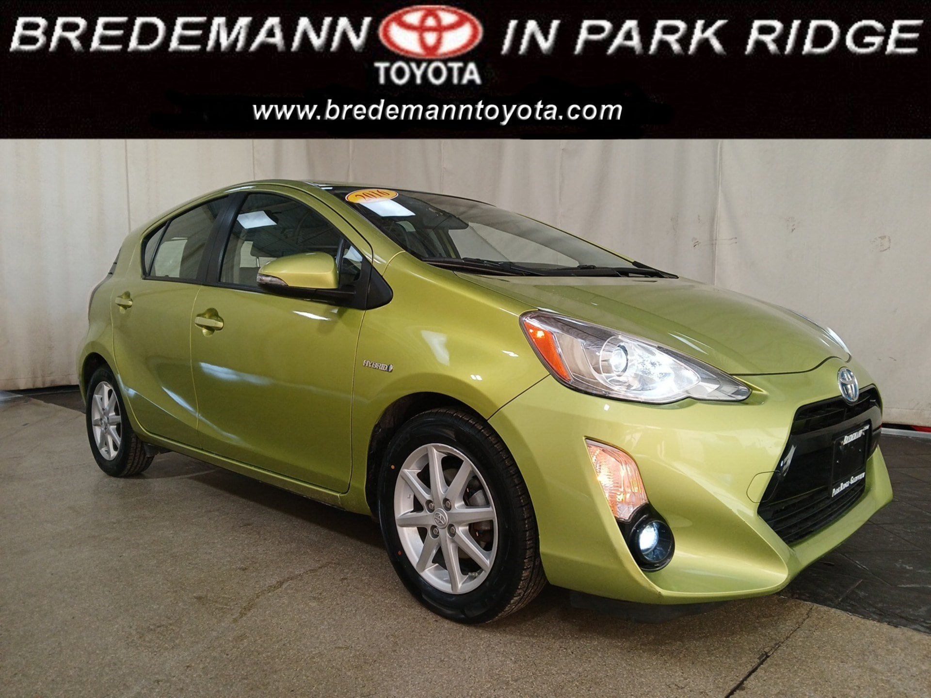 2016 Toyota Prius c Four's photo