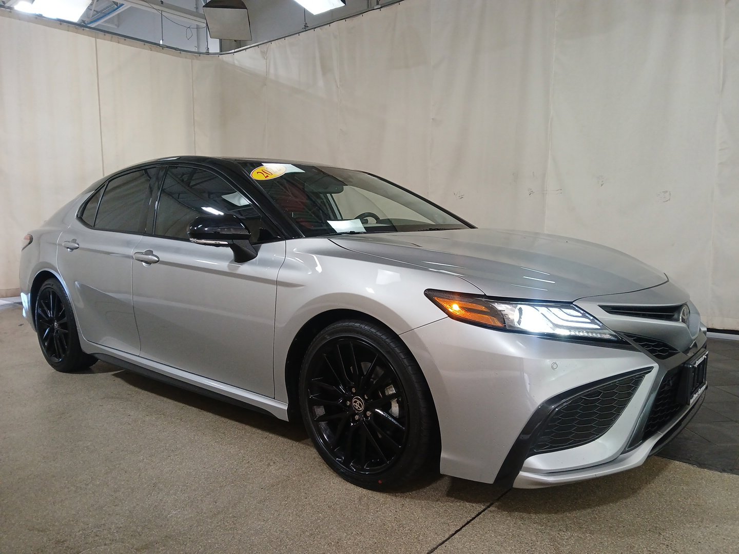 2022 Toyota Camry XSE V6 photo 2
