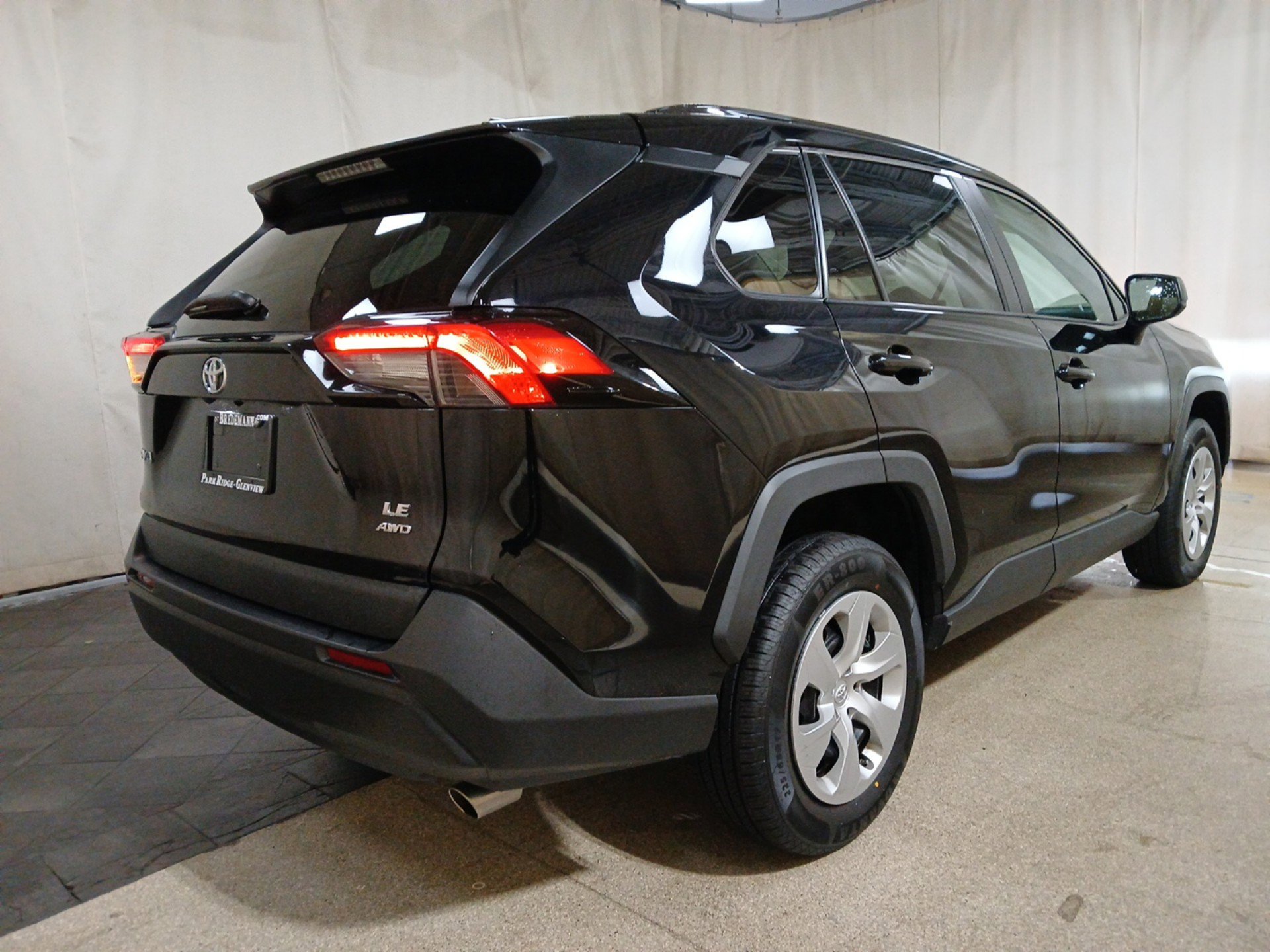 2020 Toyota RAV4 LE photo 3