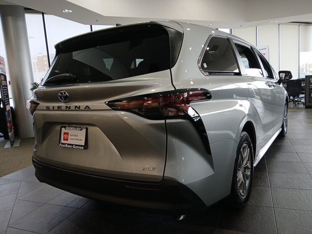 Certified 2025 Toyota Sienna XLE UNDR 6K MILES Van Passenger Van