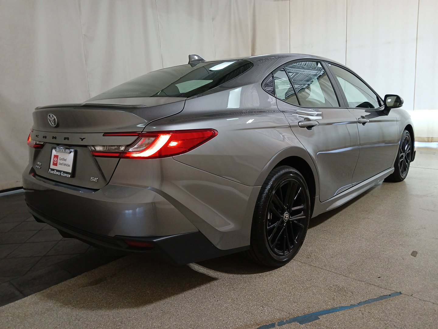 2025 Toyota Camry SE photo 4