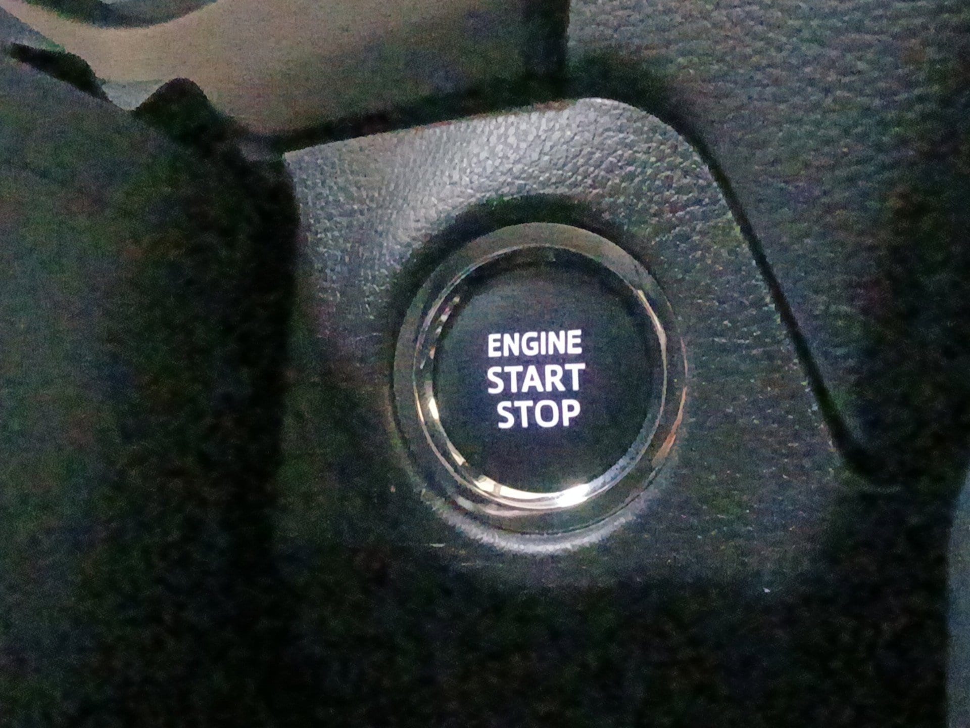 2025 Toyota RAV4 XLE - Photo 16