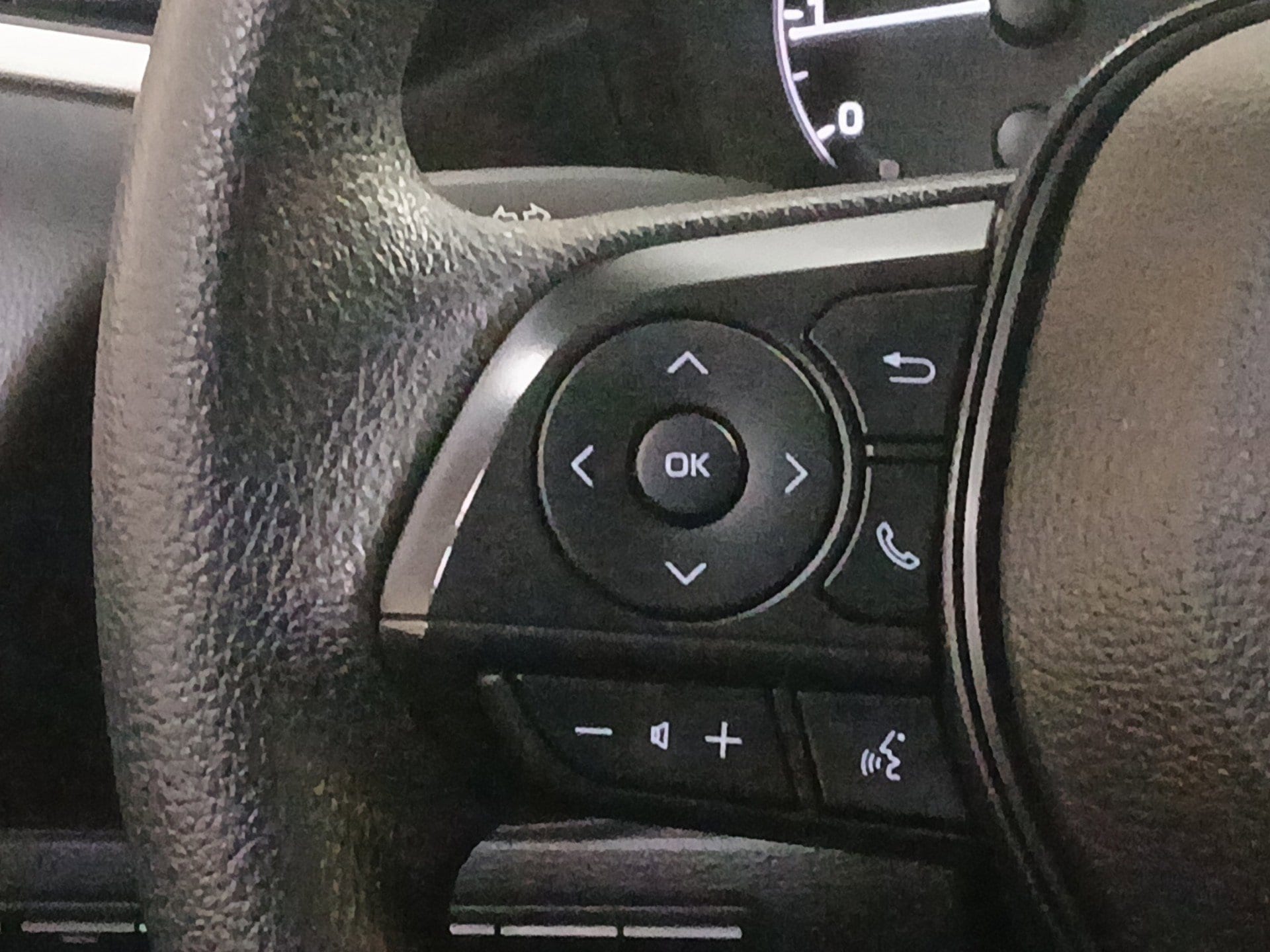 2024 Toyota Corolla LE - Photo 9