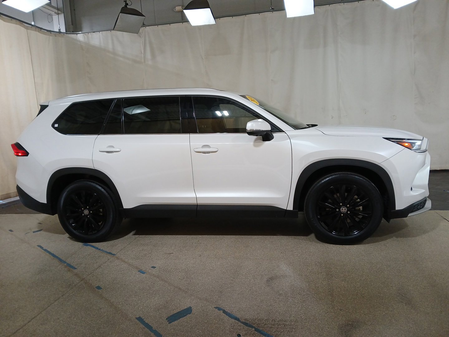 Certified 2024 Toyota Grand Highlander Platinum with VIN 5TDADAB5XRS000587 for sale in Park Ridge, IL