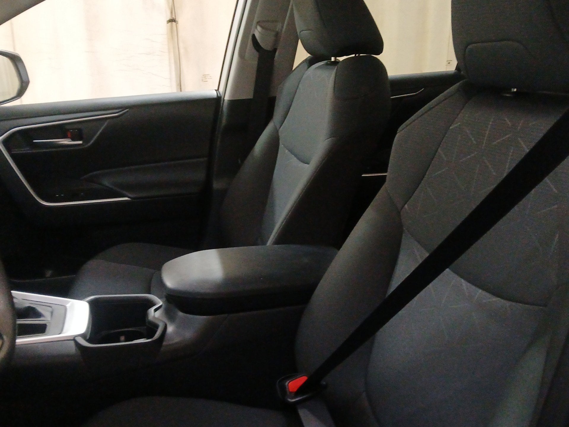 2025 Toyota RAV4 XLE - Photo 20