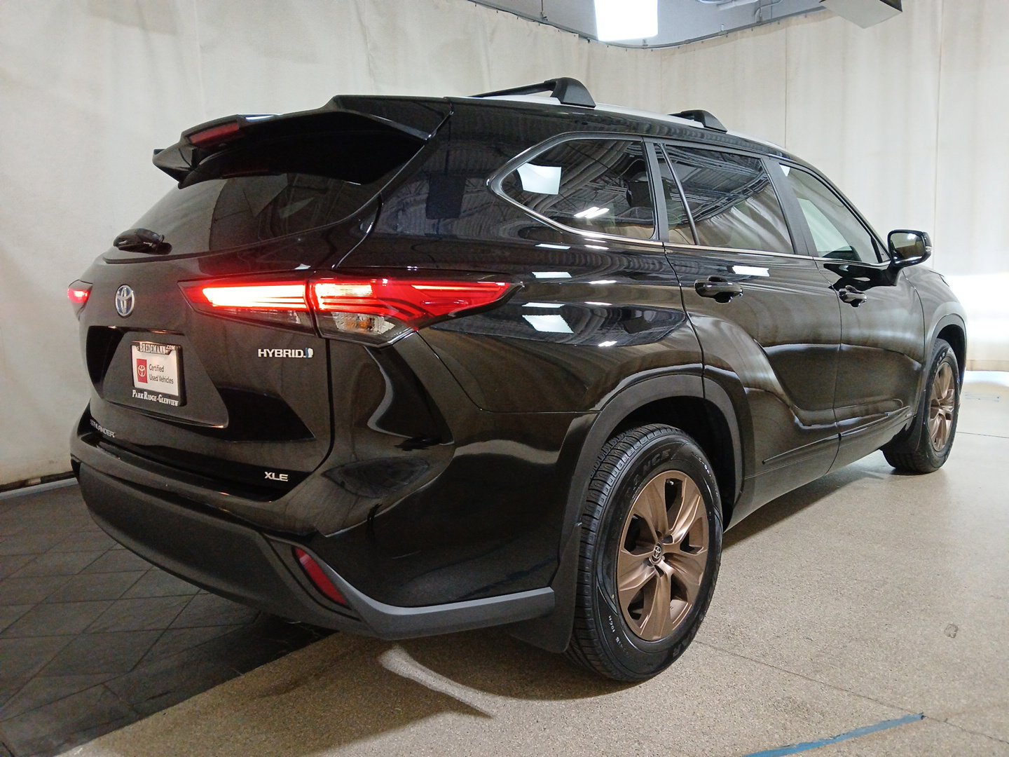 2023 Toyota Highlander Hybrid Bronze Edition photo 4