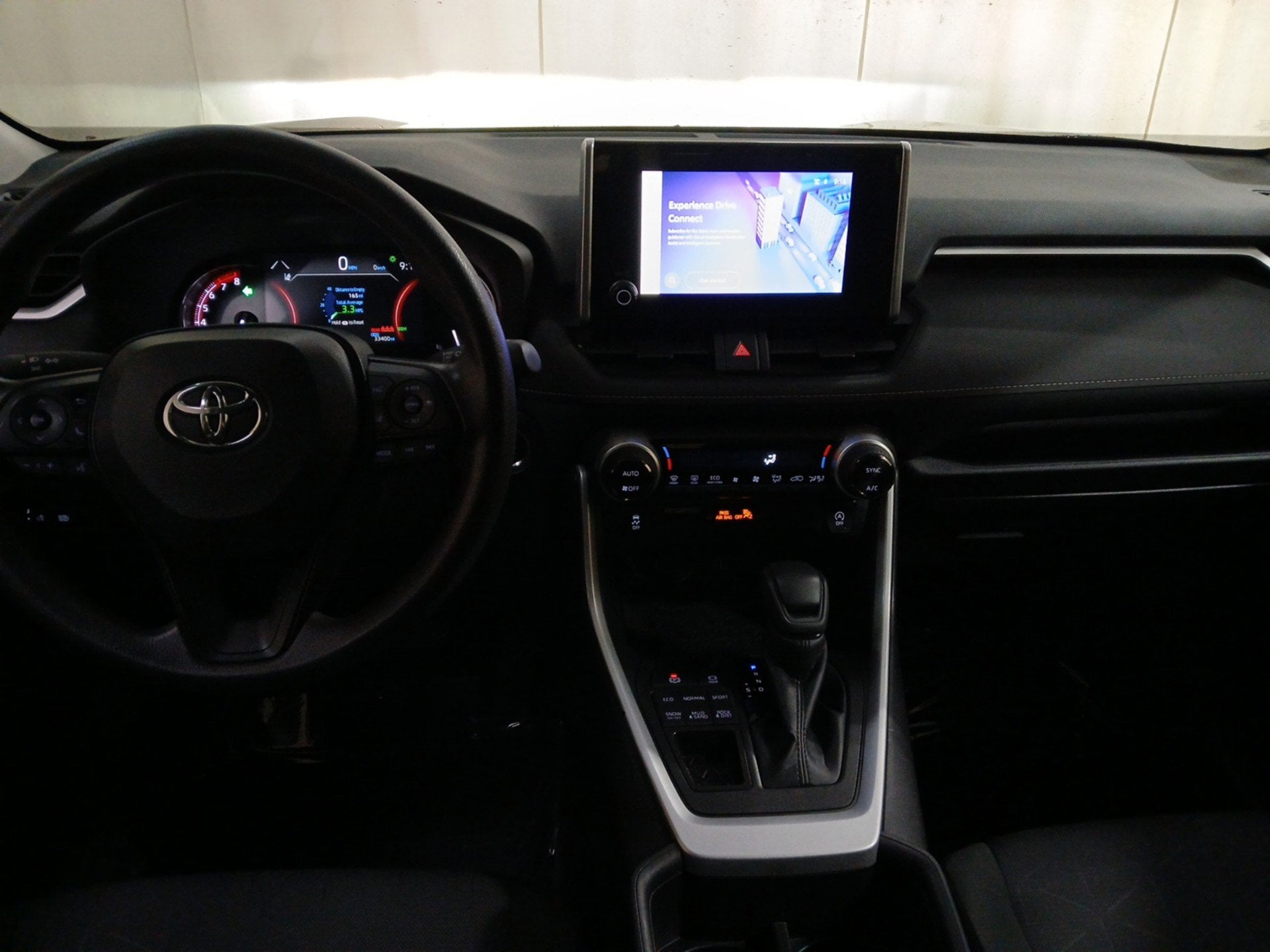 2025 Toyota RAV4 XLE - Photo 7