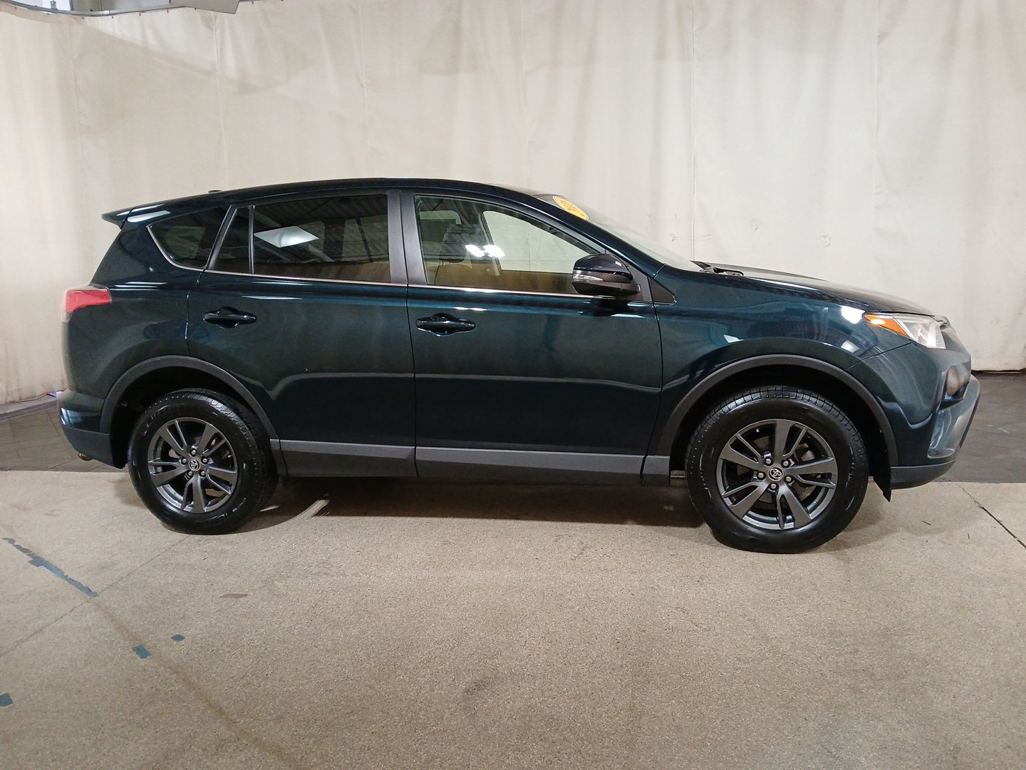 2018 Toyota RAV4 XLE photo 3