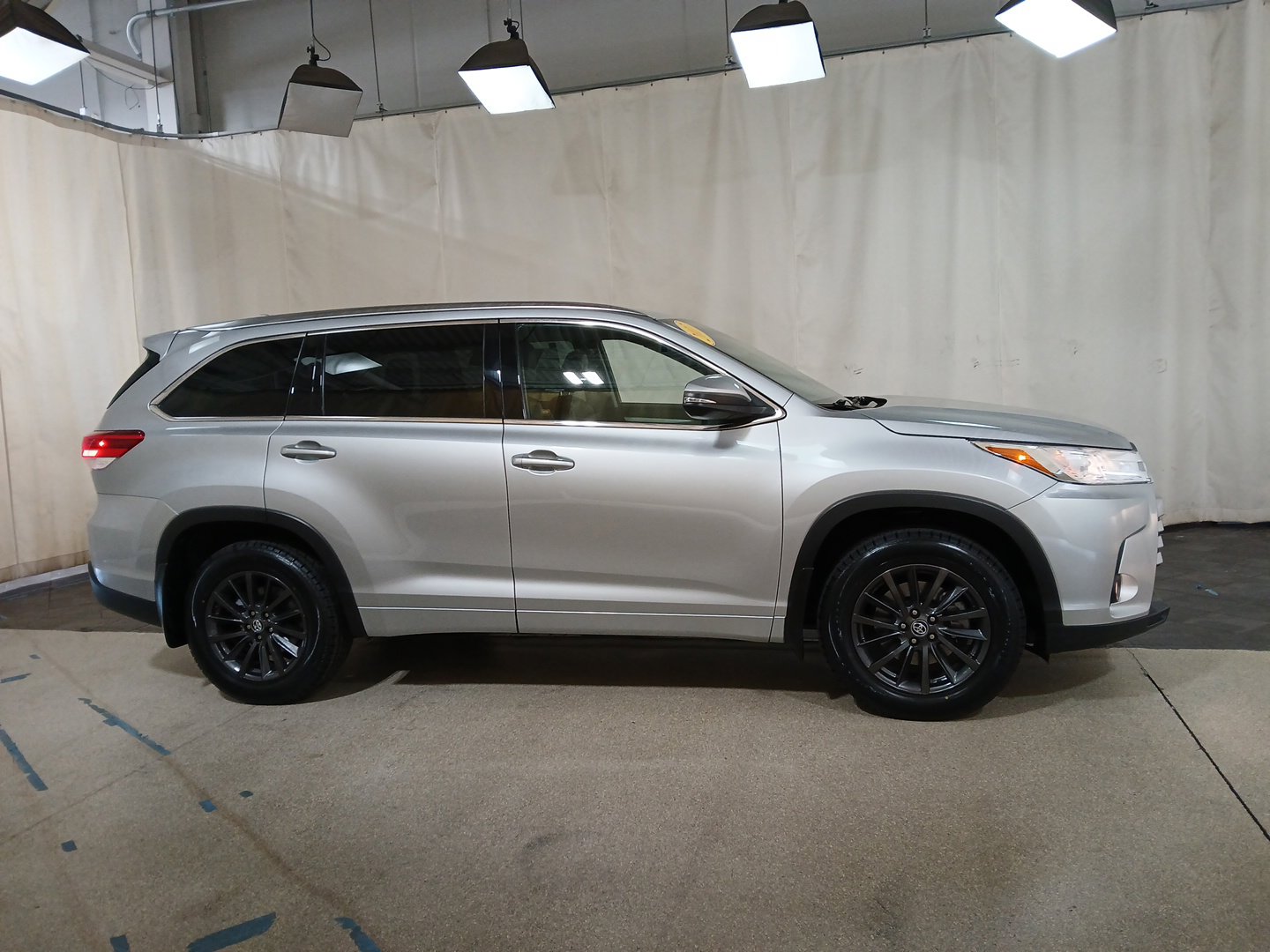Certified 2017 Toyota Highlander XLE with VIN 5TDJZRFH7HS438325 for sale in Park Ridge, IL