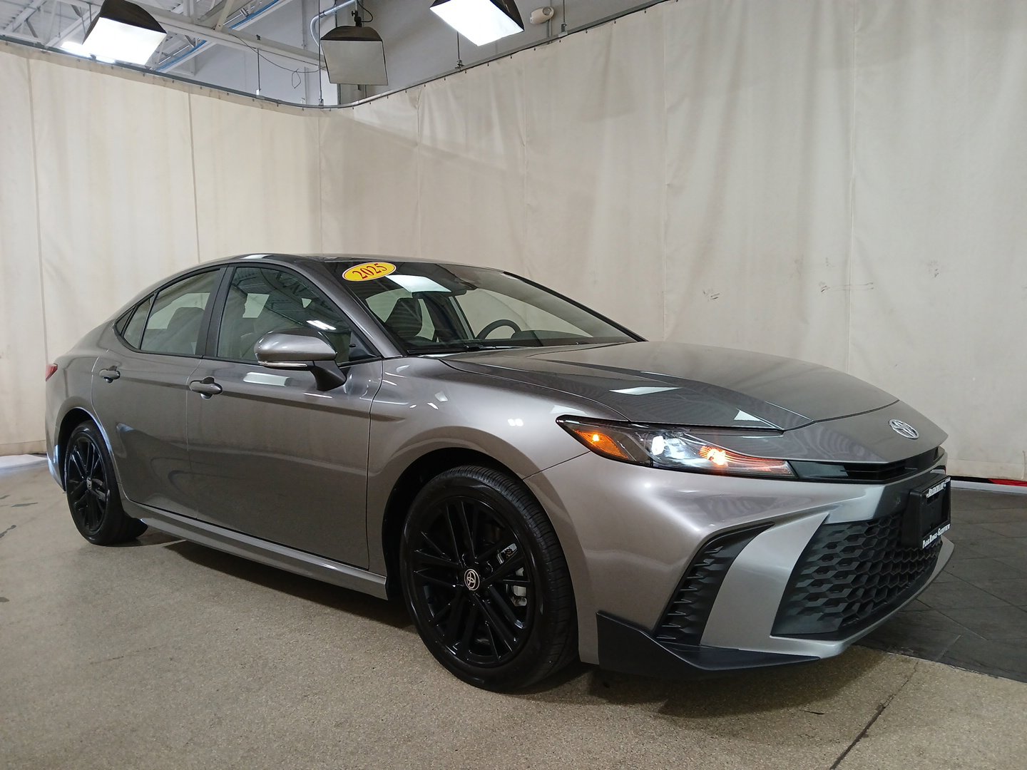 2025 Toyota Camry SE photo 2