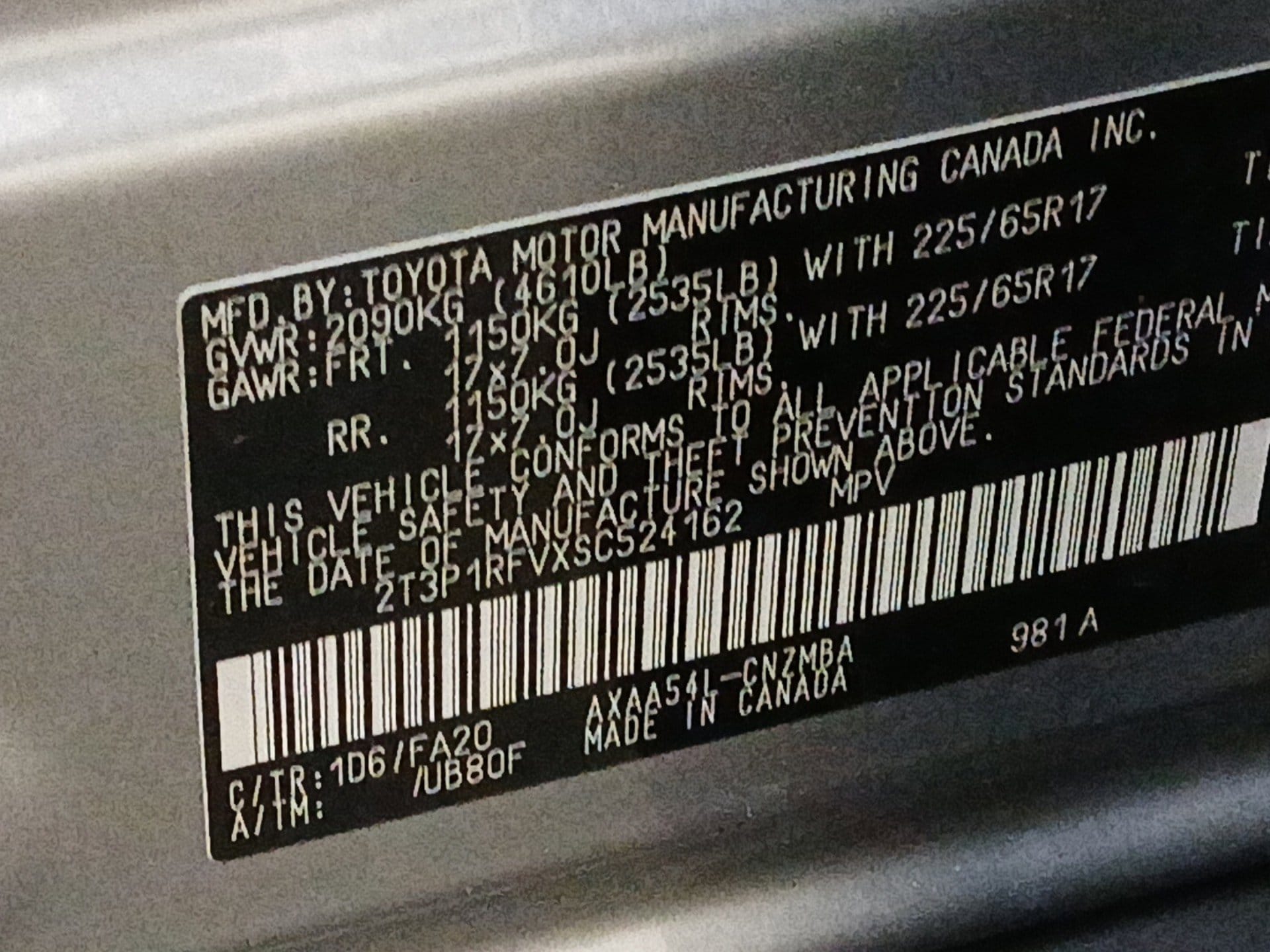 2025 Toyota RAV4 XLE - Photo 18