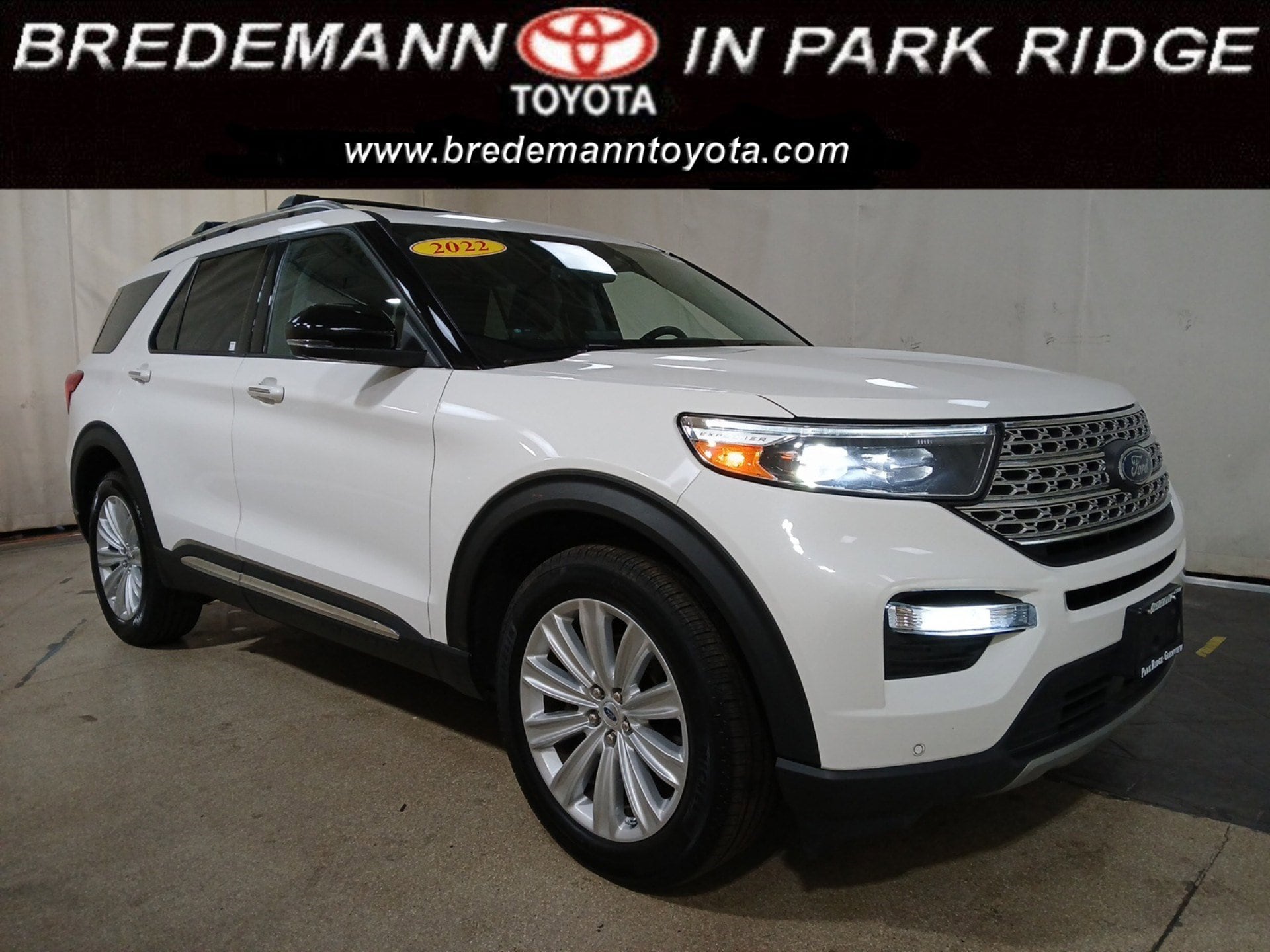 2022 Ford Explorer Limited's photo