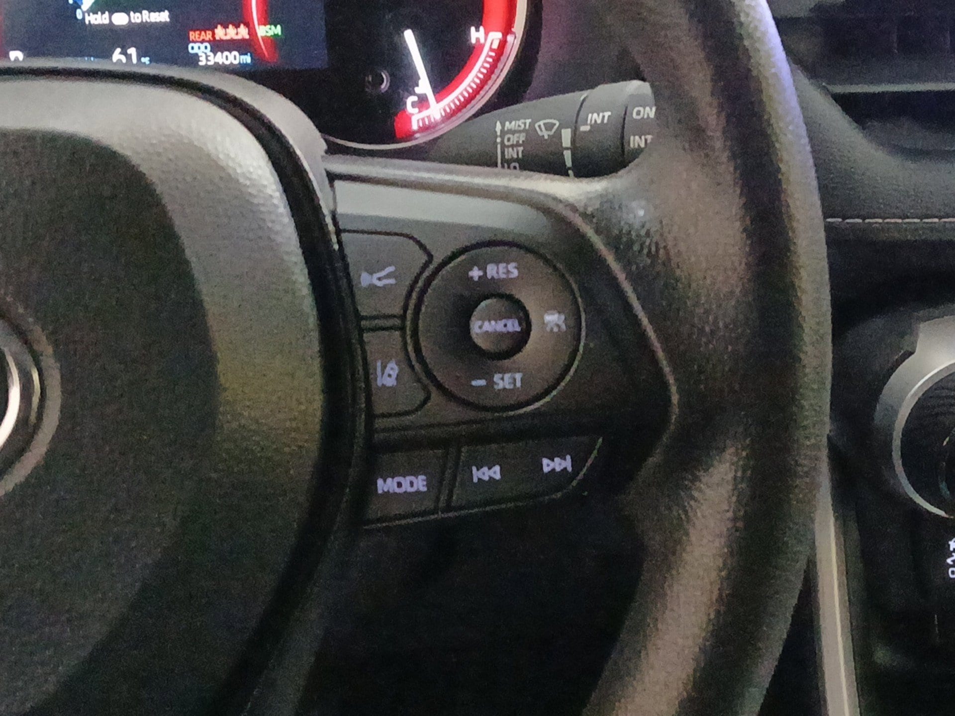 2025 Toyota RAV4 XLE - Photo 10