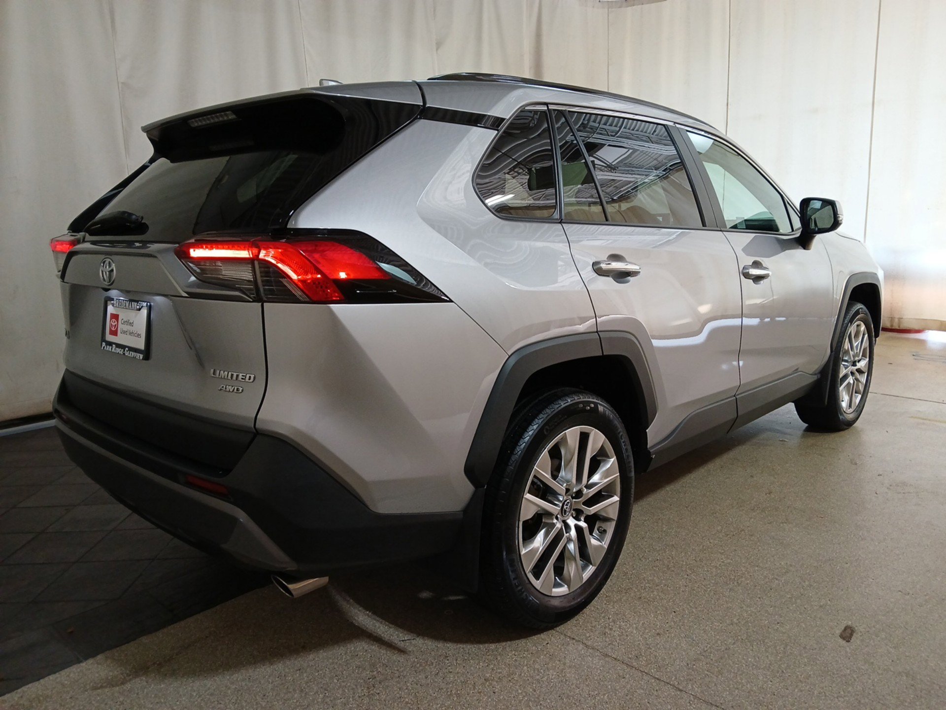 2019 Toyota RAV4 Limited photo 4