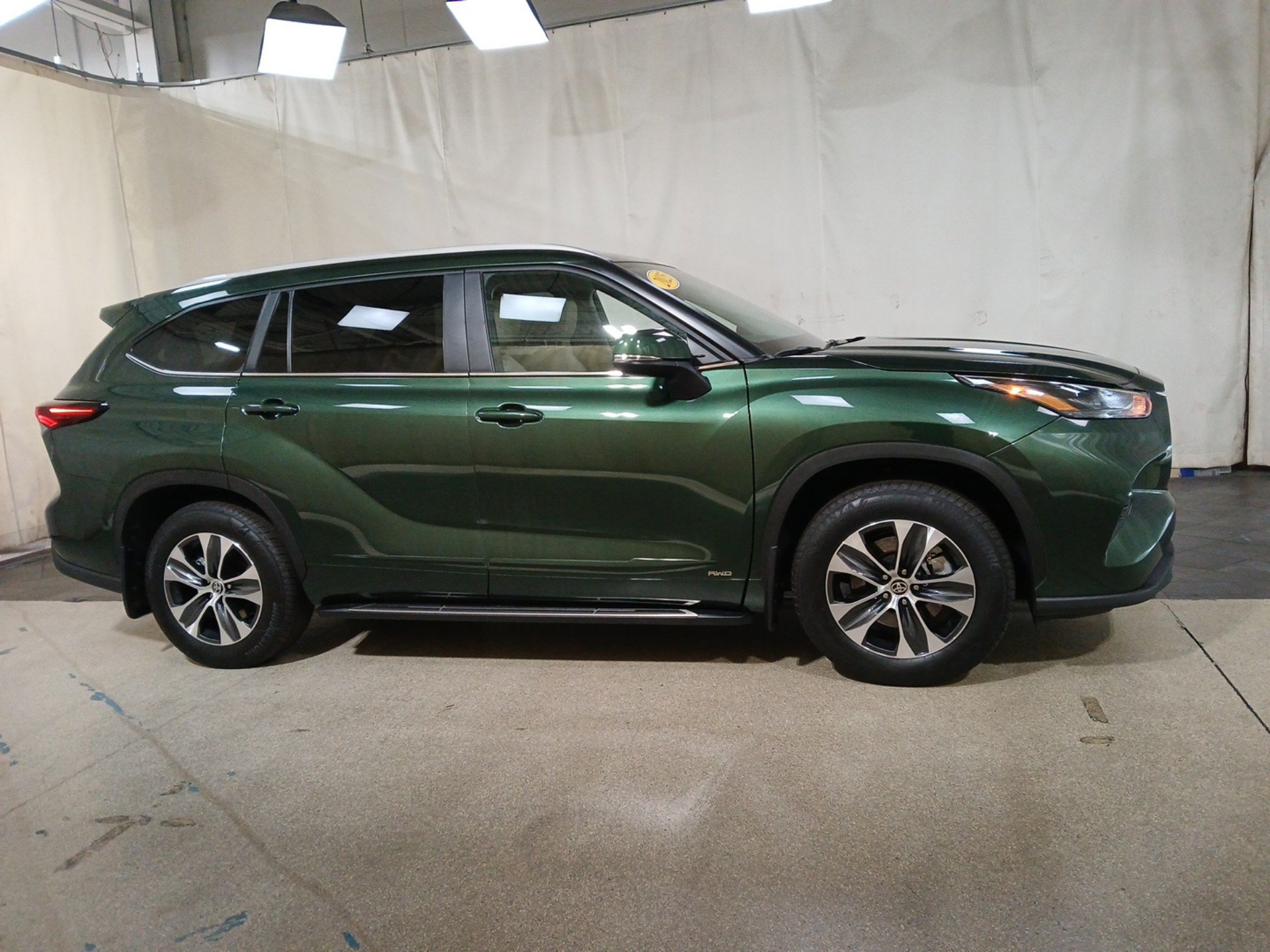 Certified 2025 Toyota Highlander Hybrid XLE SUV