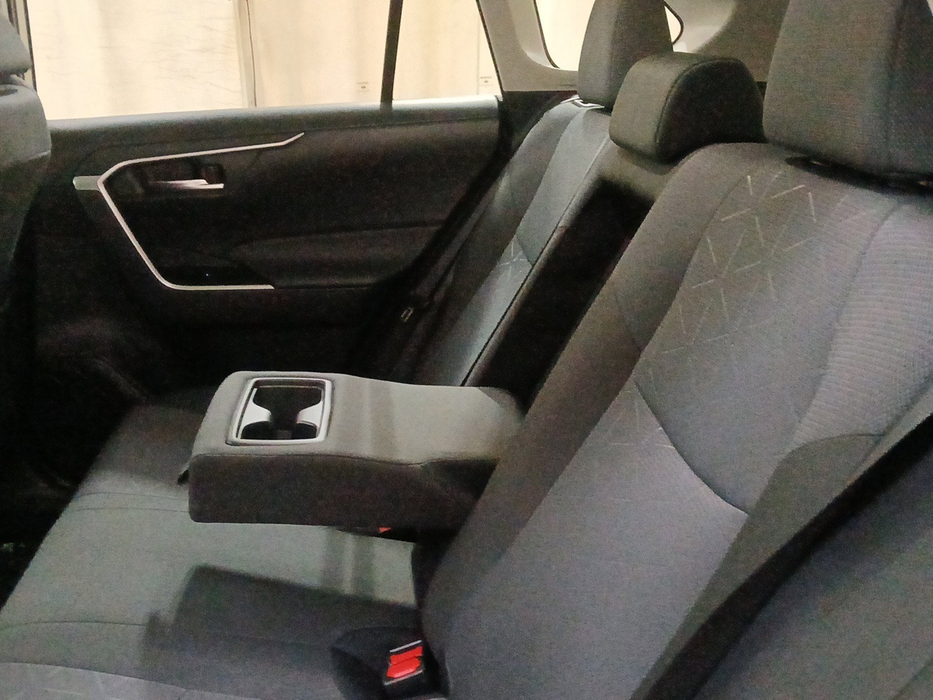 2025 Toyota RAV4 XLE - Photo 22