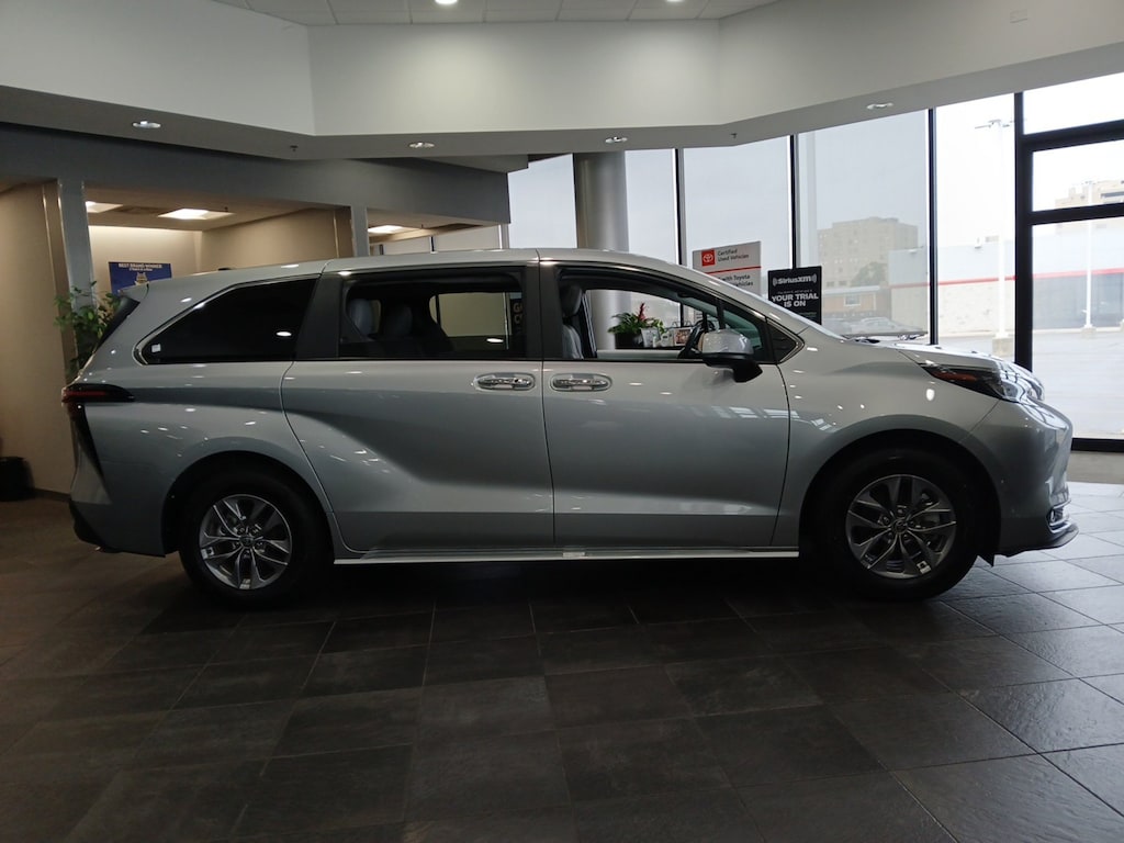 Certified 2025 Toyota Sienna XLE UNDR 6K MILES Van Passenger Van